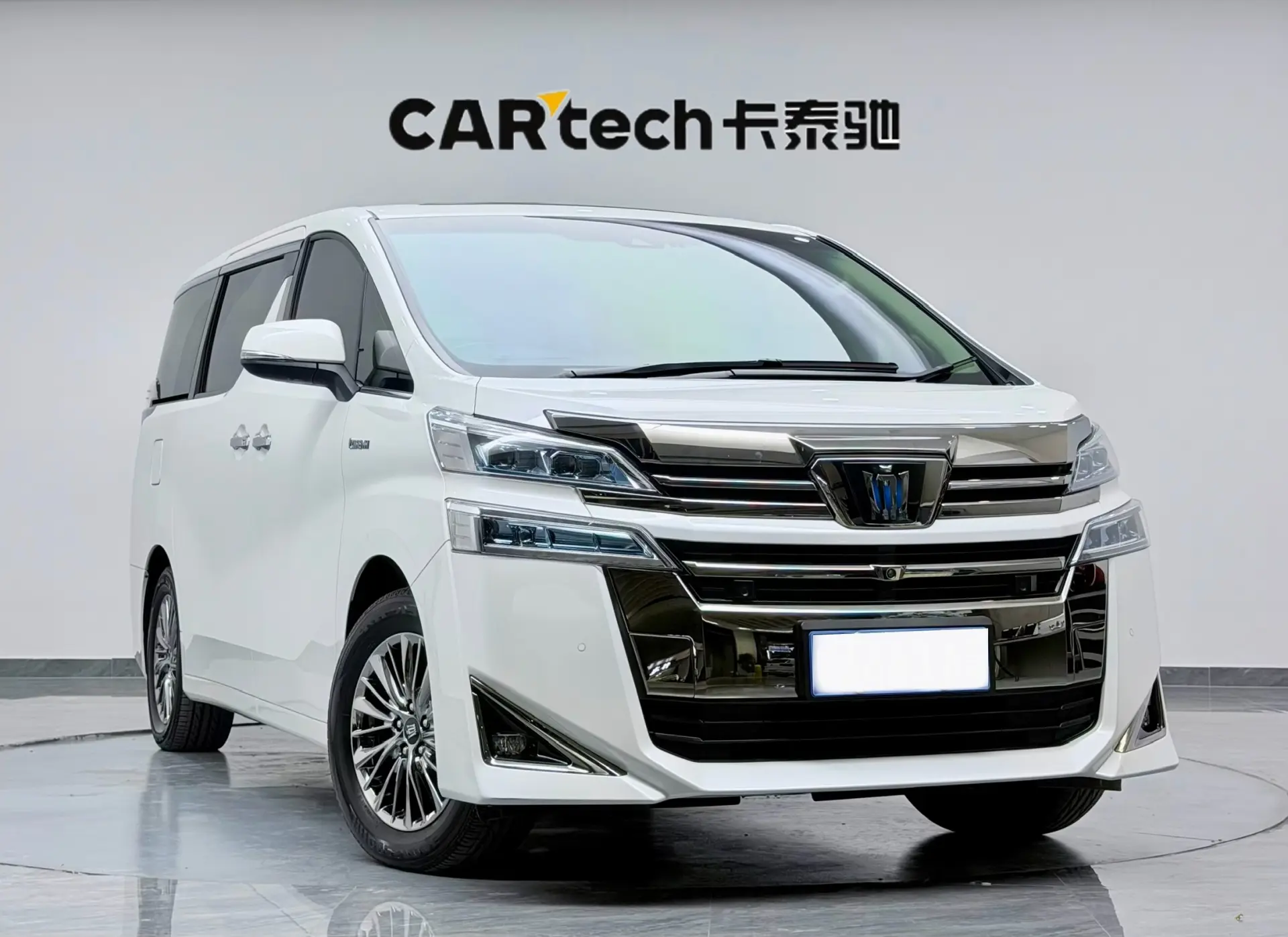Toyota Alphard, 2022 3