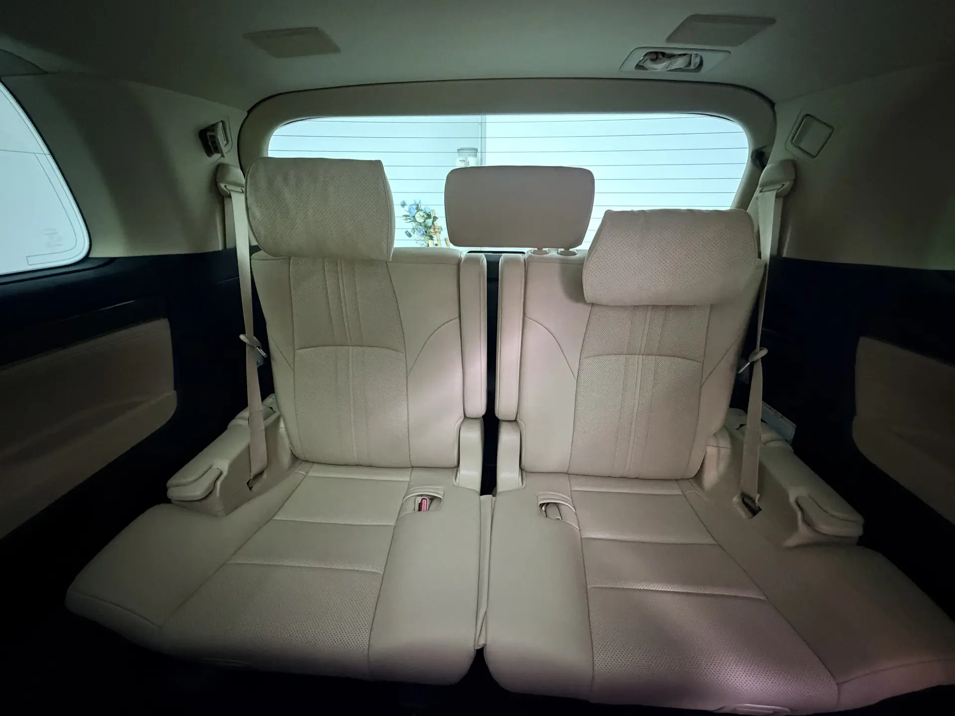 Toyota Alphard, 2022 19