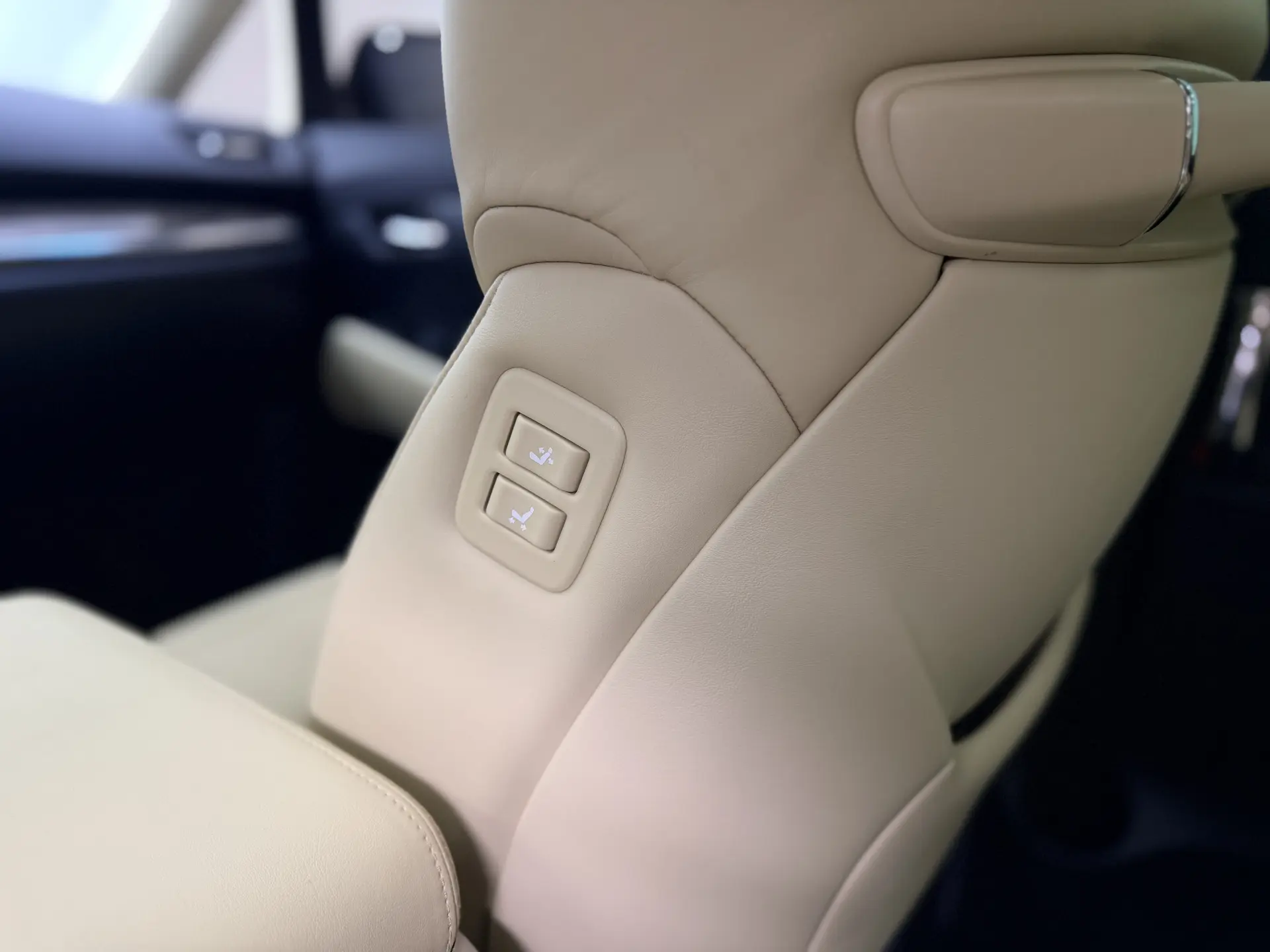 Toyota Alphard, 2022 26