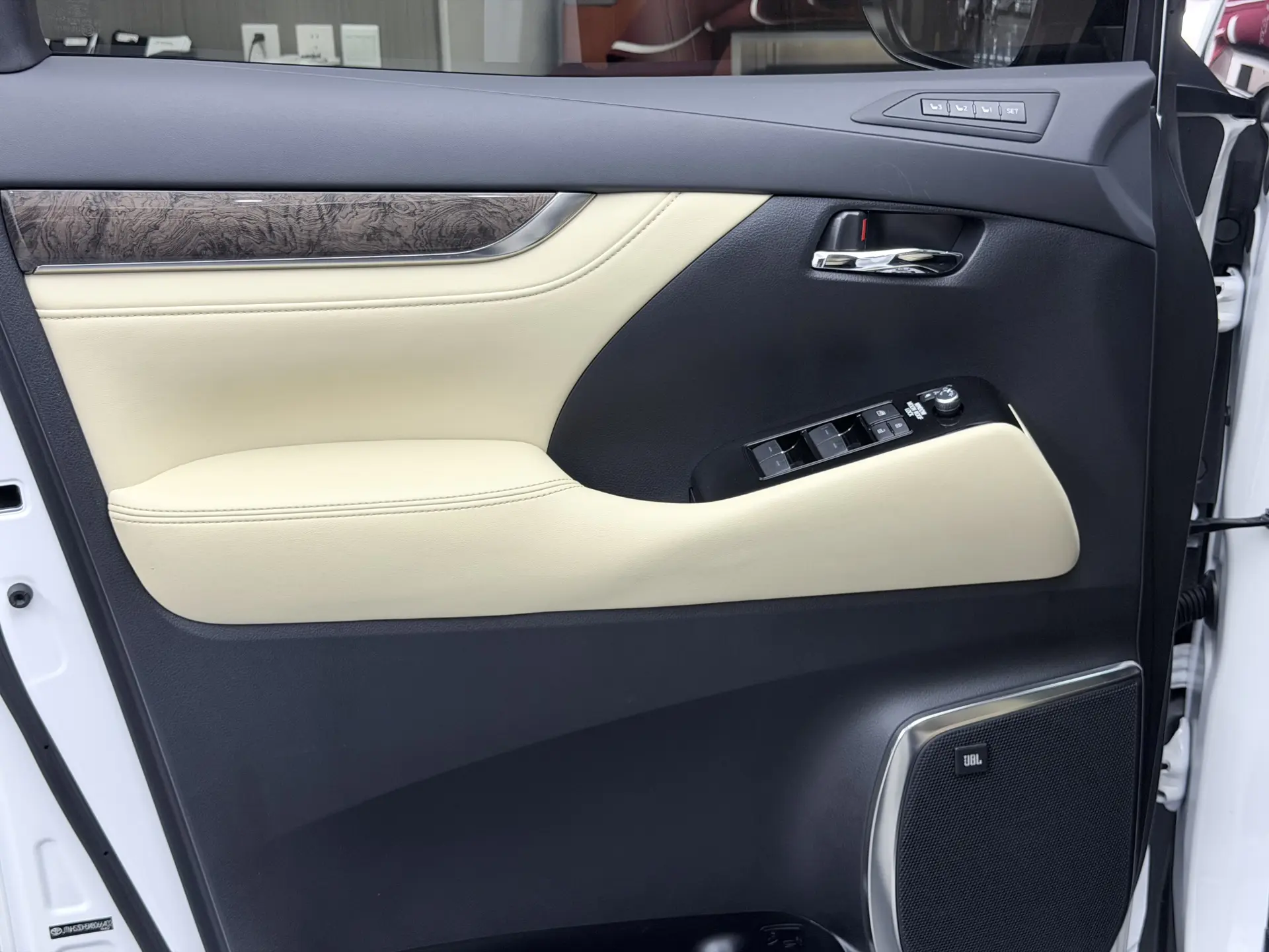Toyota Alphard, 2022 30