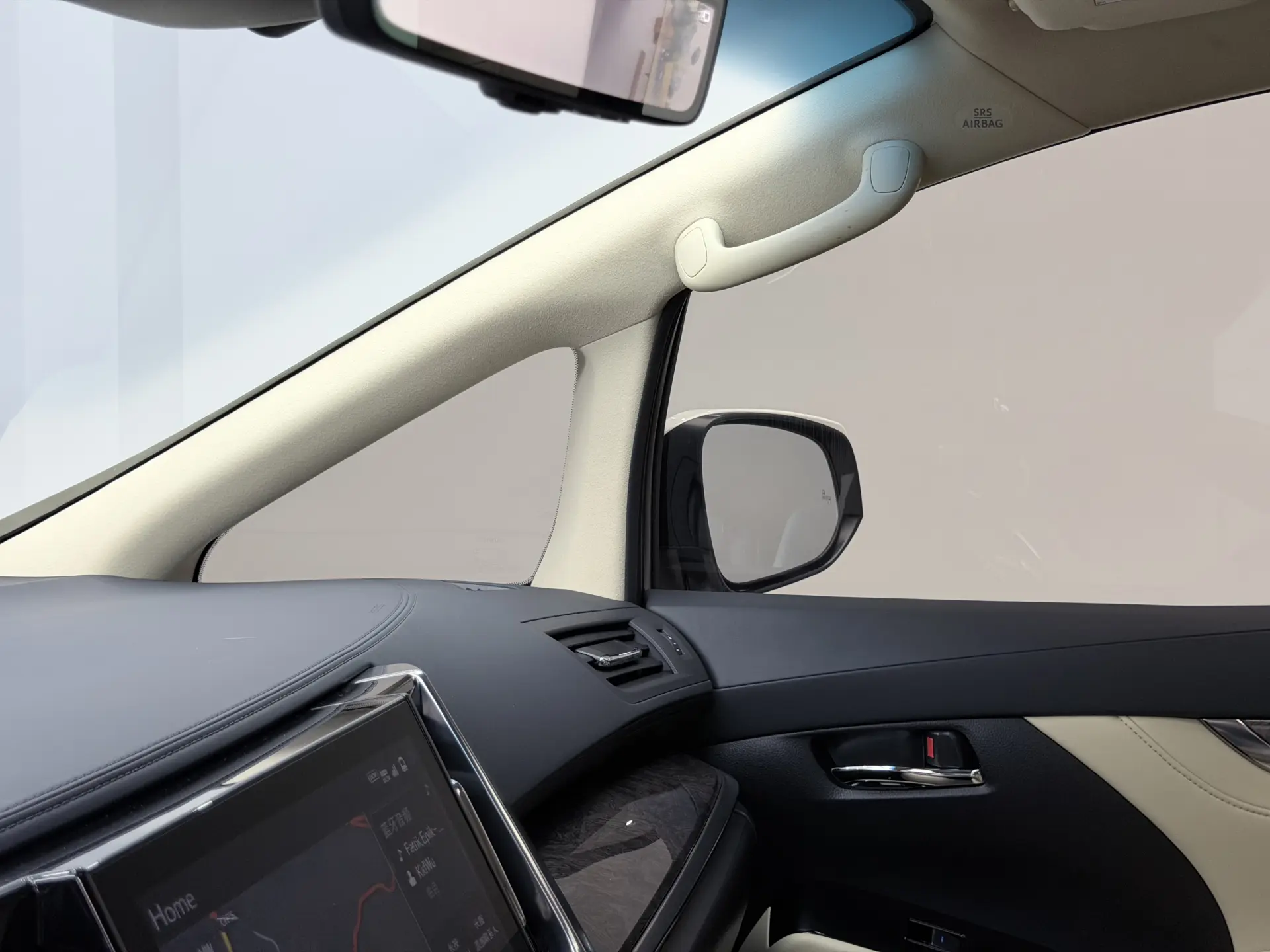 Toyota Alphard, 2022 40