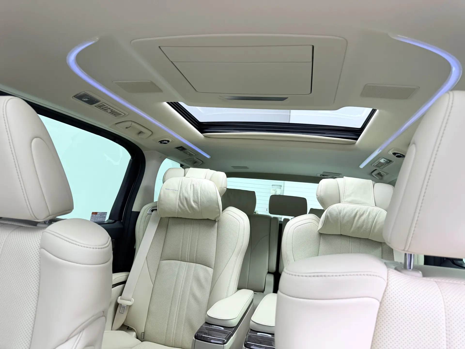 Toyota Alphard, 2022 39