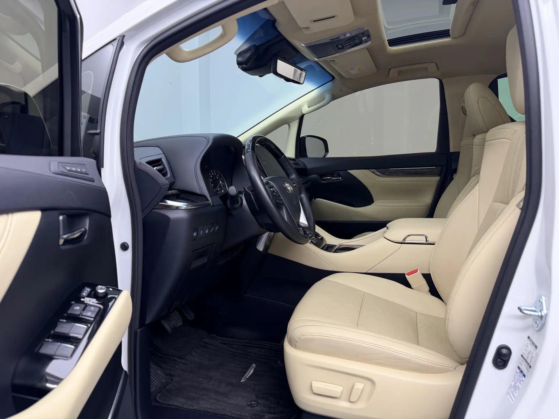 Toyota Alphard, 2022 16