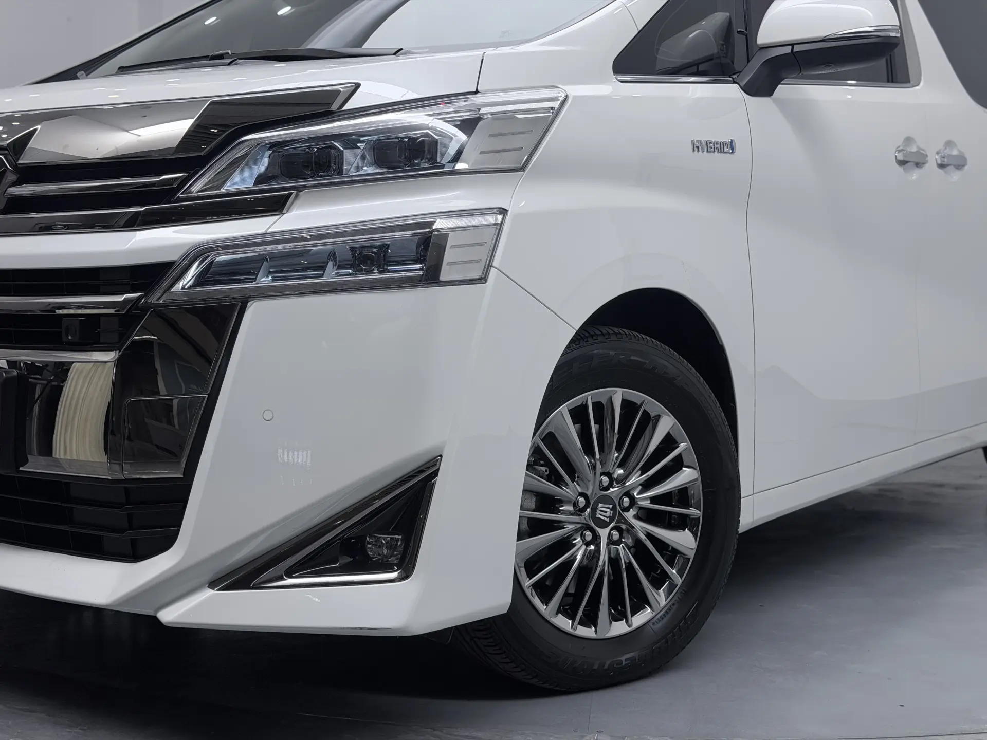 Toyota Alphard, 2022 11