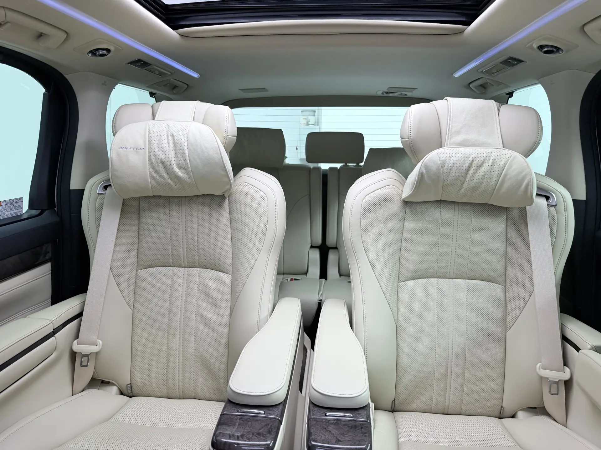 Toyota Alphard, 2022 27