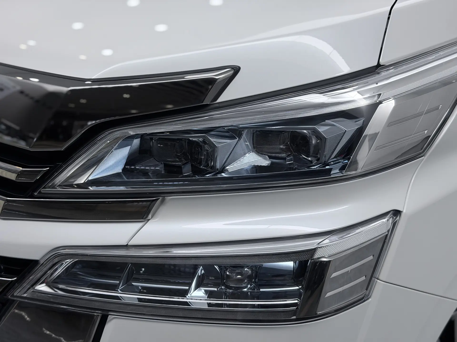 Toyota Alphard, 2022 12