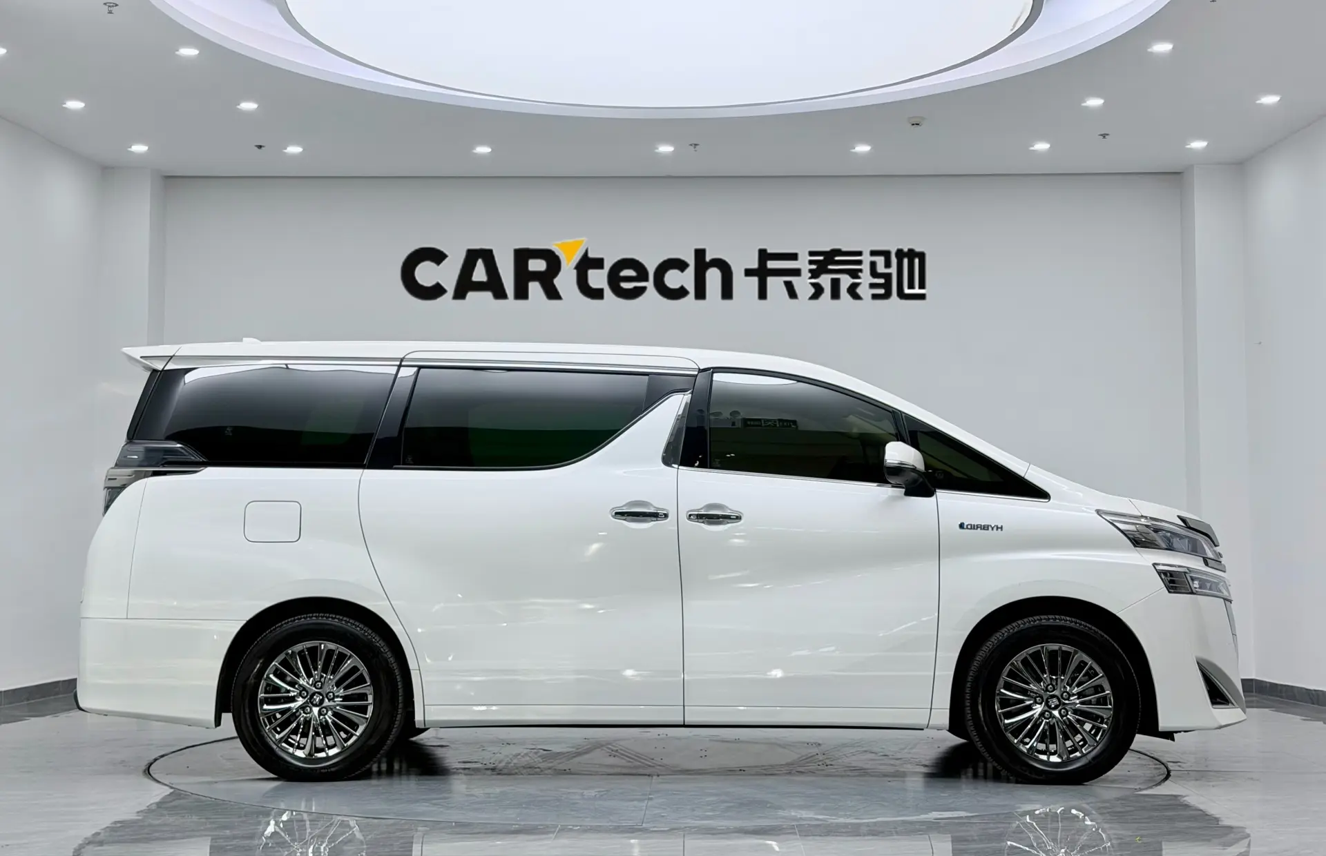 Toyota Alphard, 2022 все фото