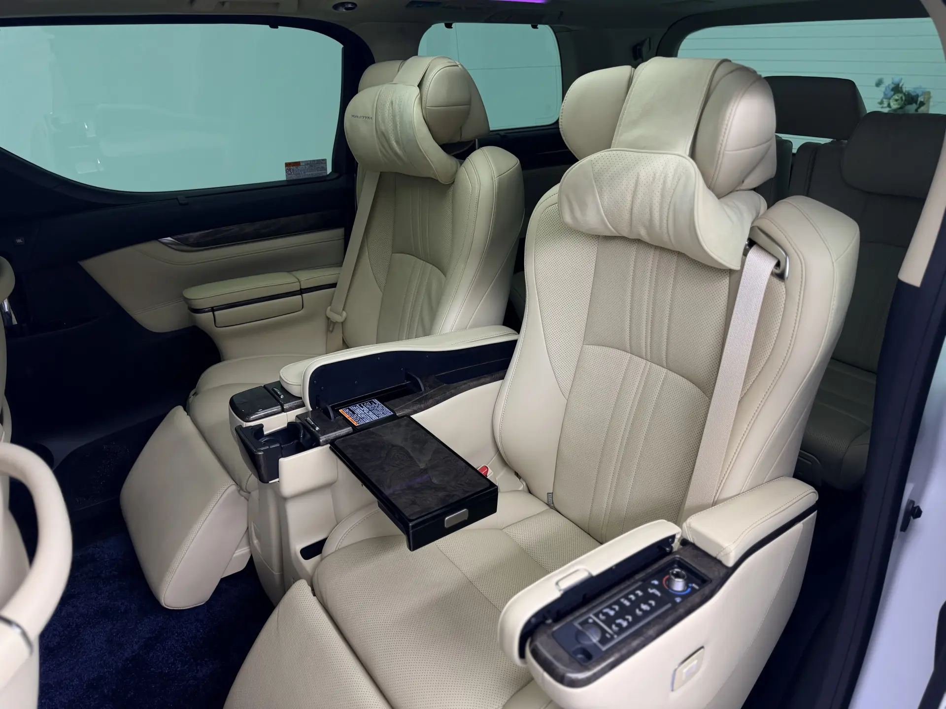 Toyota Alphard, 2022 21