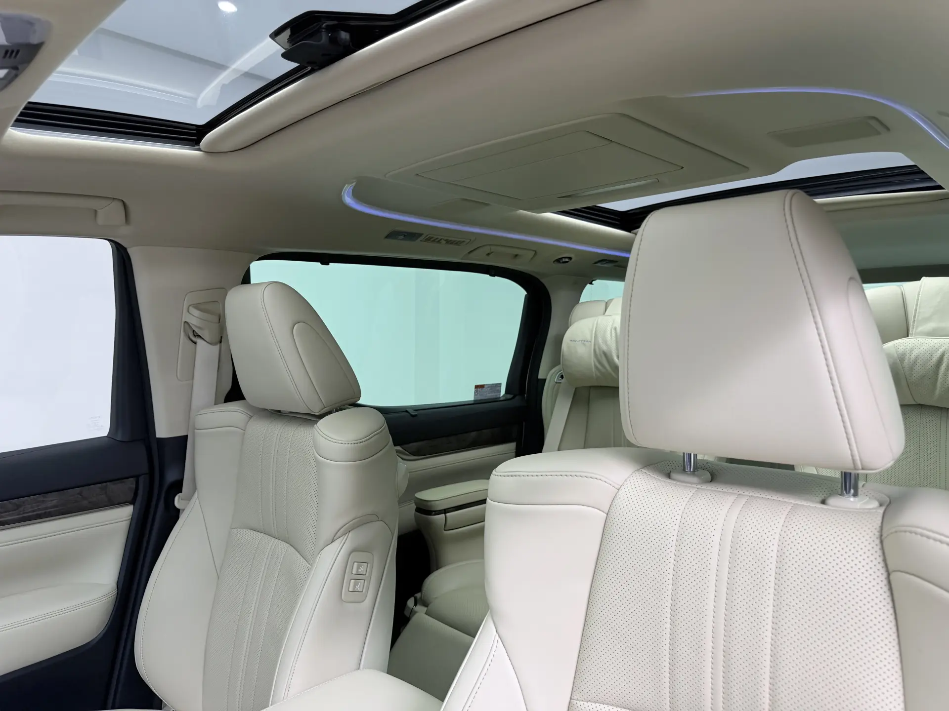 Toyota Alphard, 2022 28