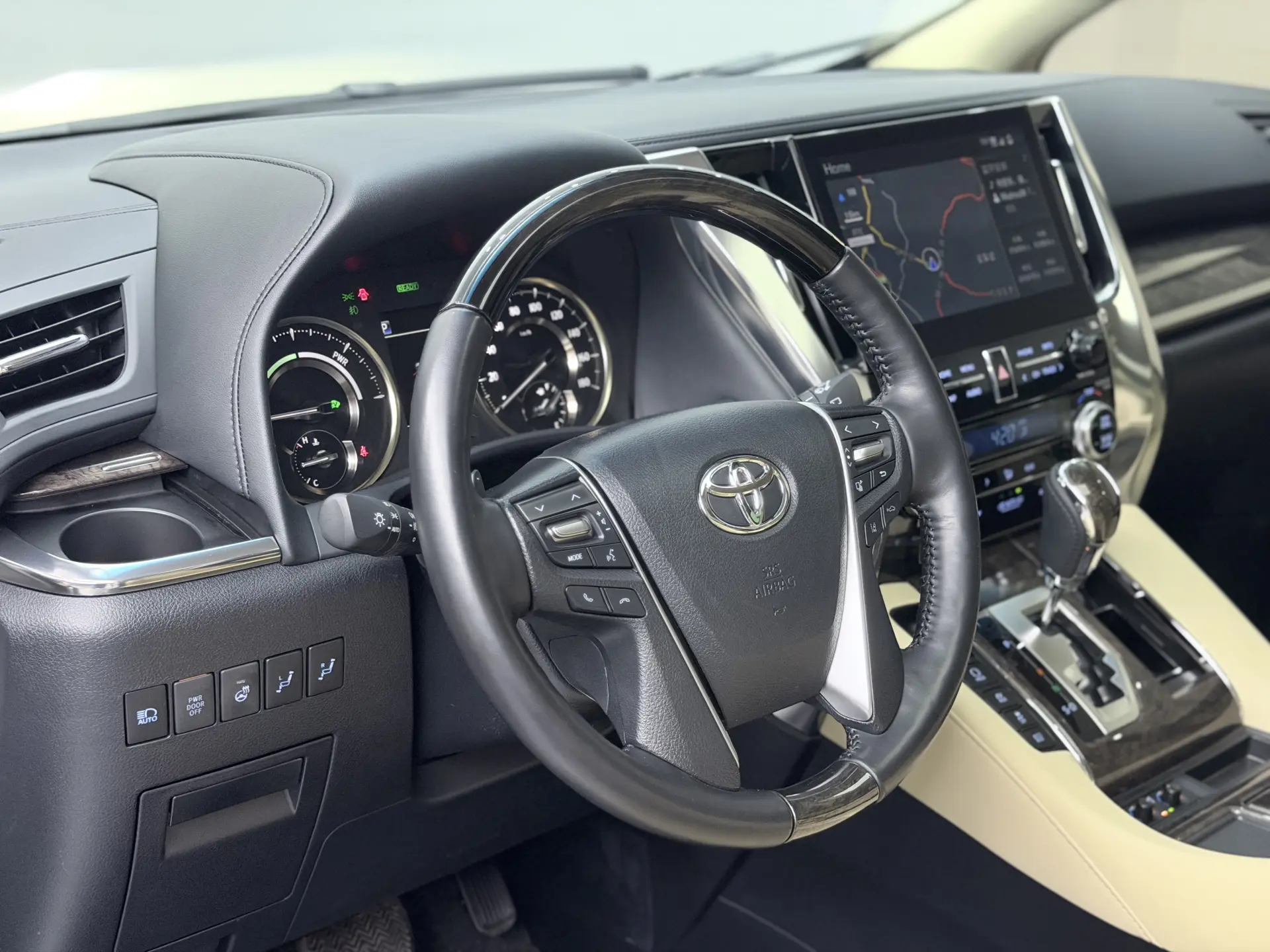 Toyota Alphard, 2022 29