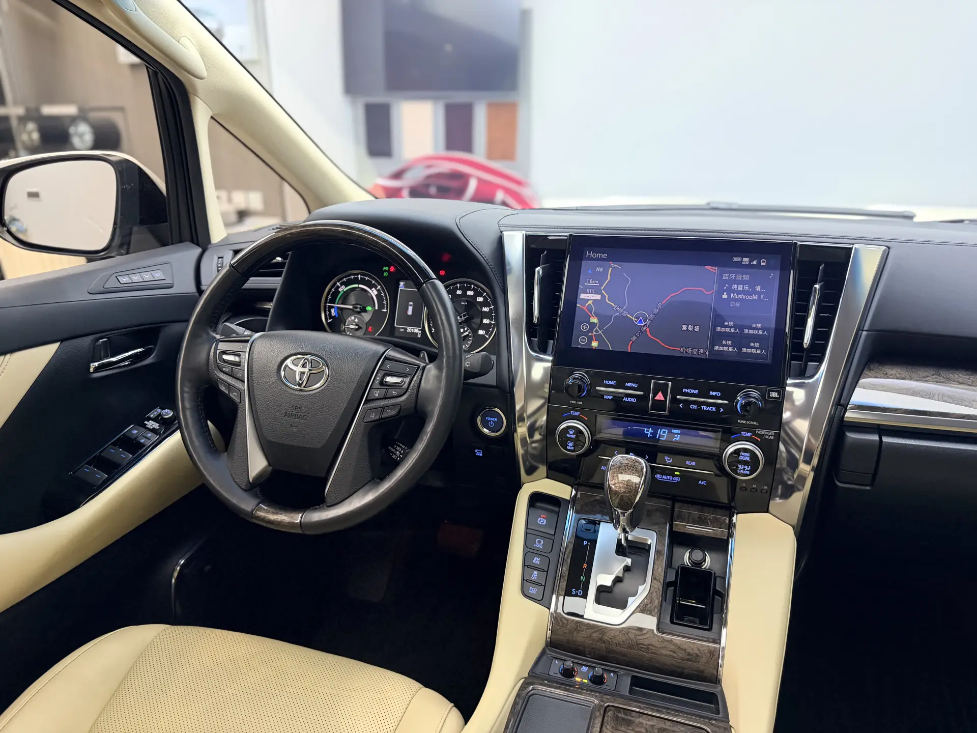 Toyota Alphard, 2022 25