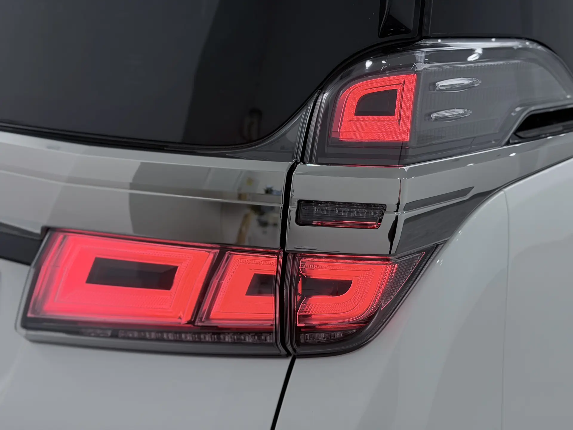 Toyota Alphard, 2022 15