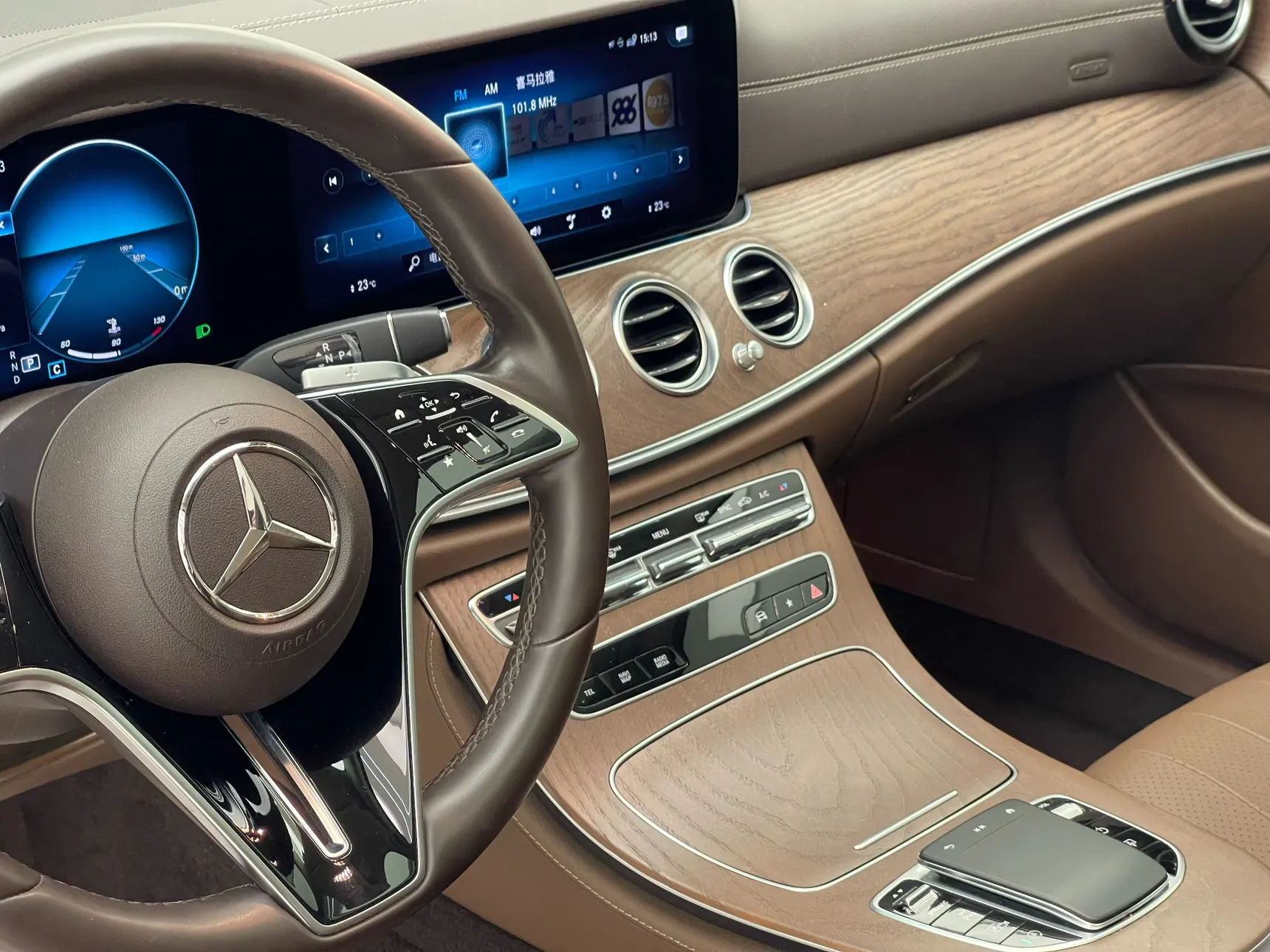 Mercedes-Benz E 300 L, 2022 14