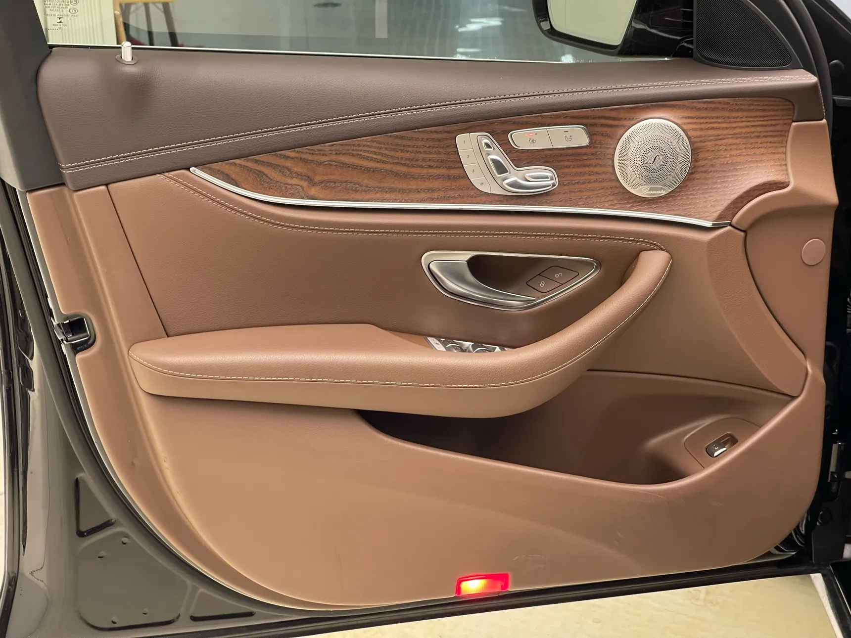 Mercedes-Benz E 300 L, 2022 15