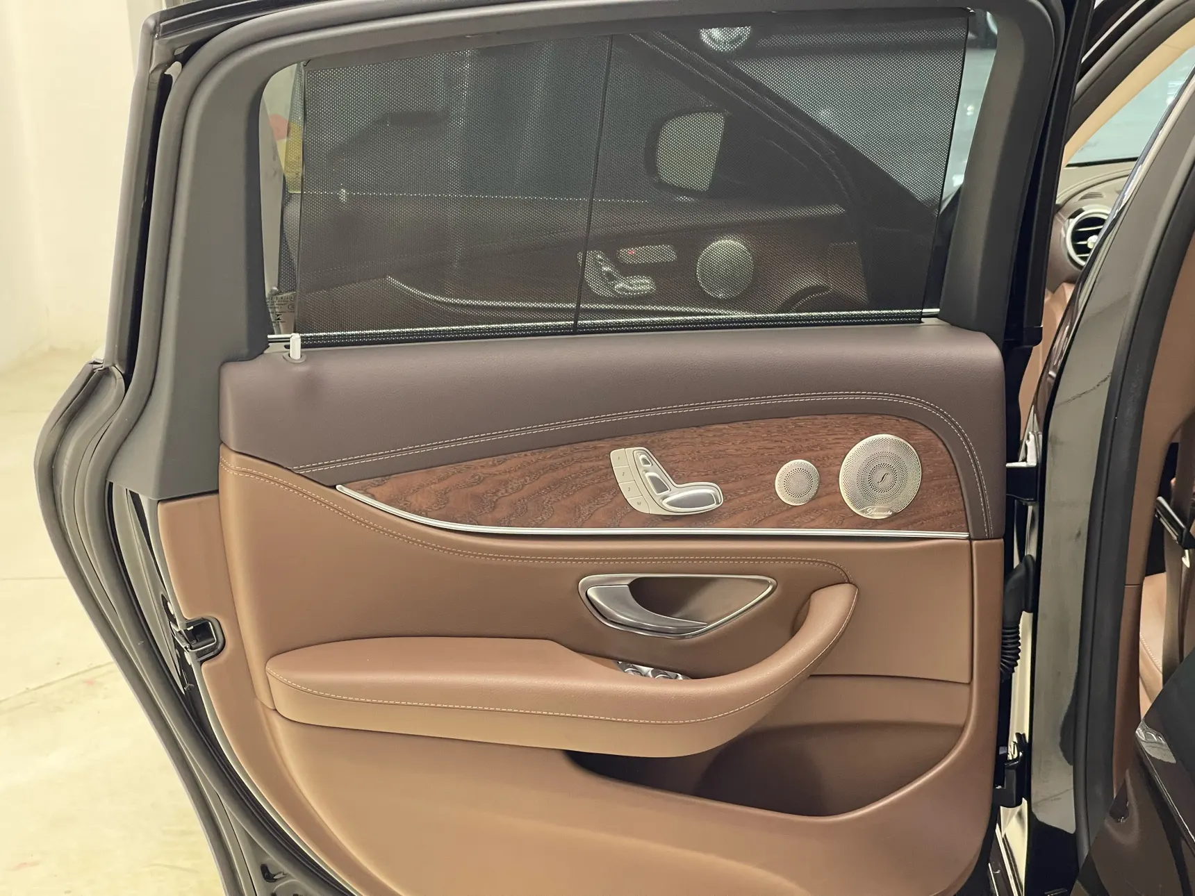 Mercedes-Benz E 300 L, 2022 18