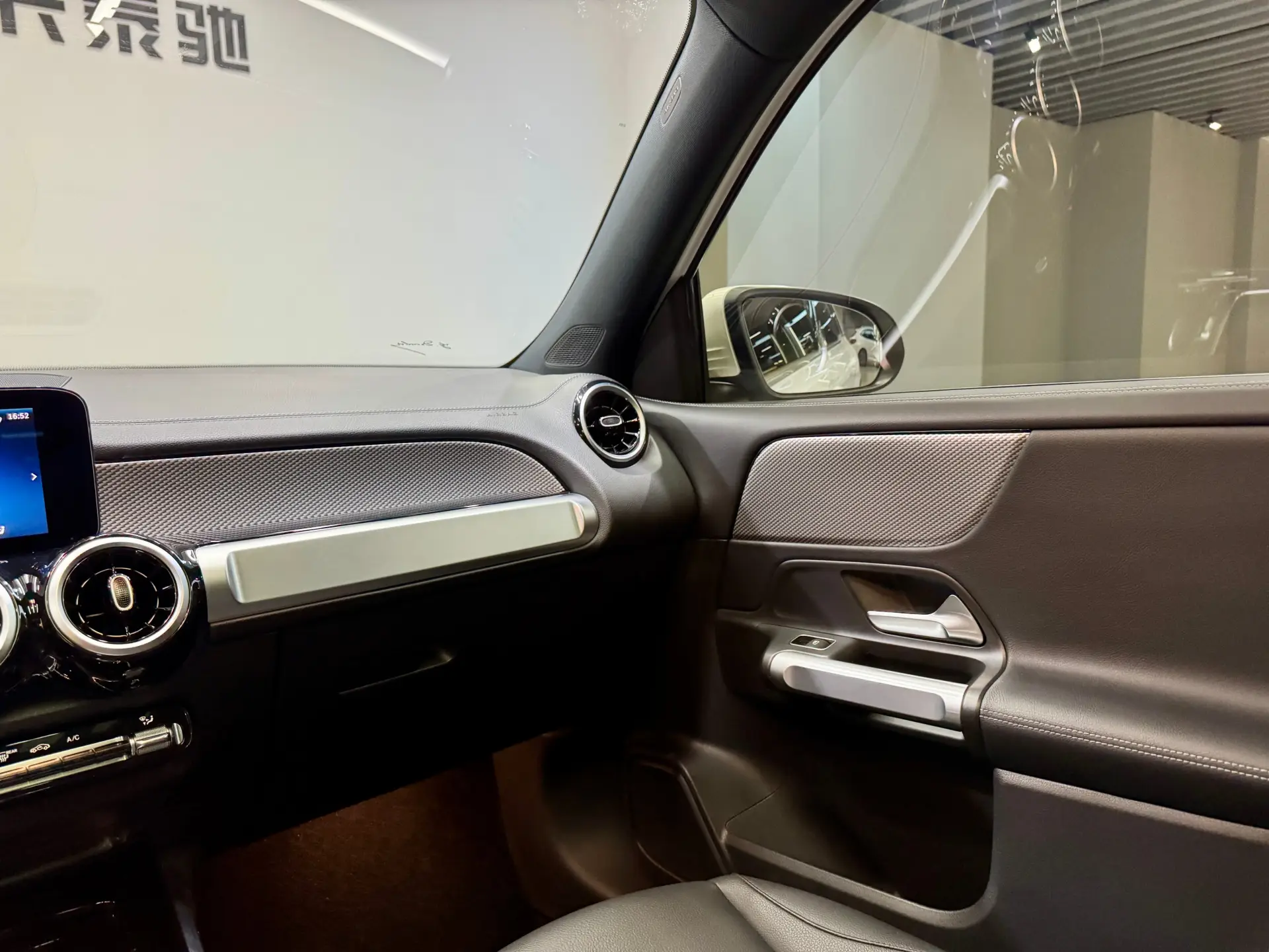 Mercedes-Benz GLB, 2025 23