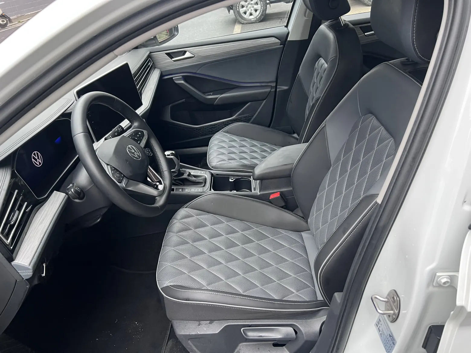 Volkswagen Sagitar, 2023 10
