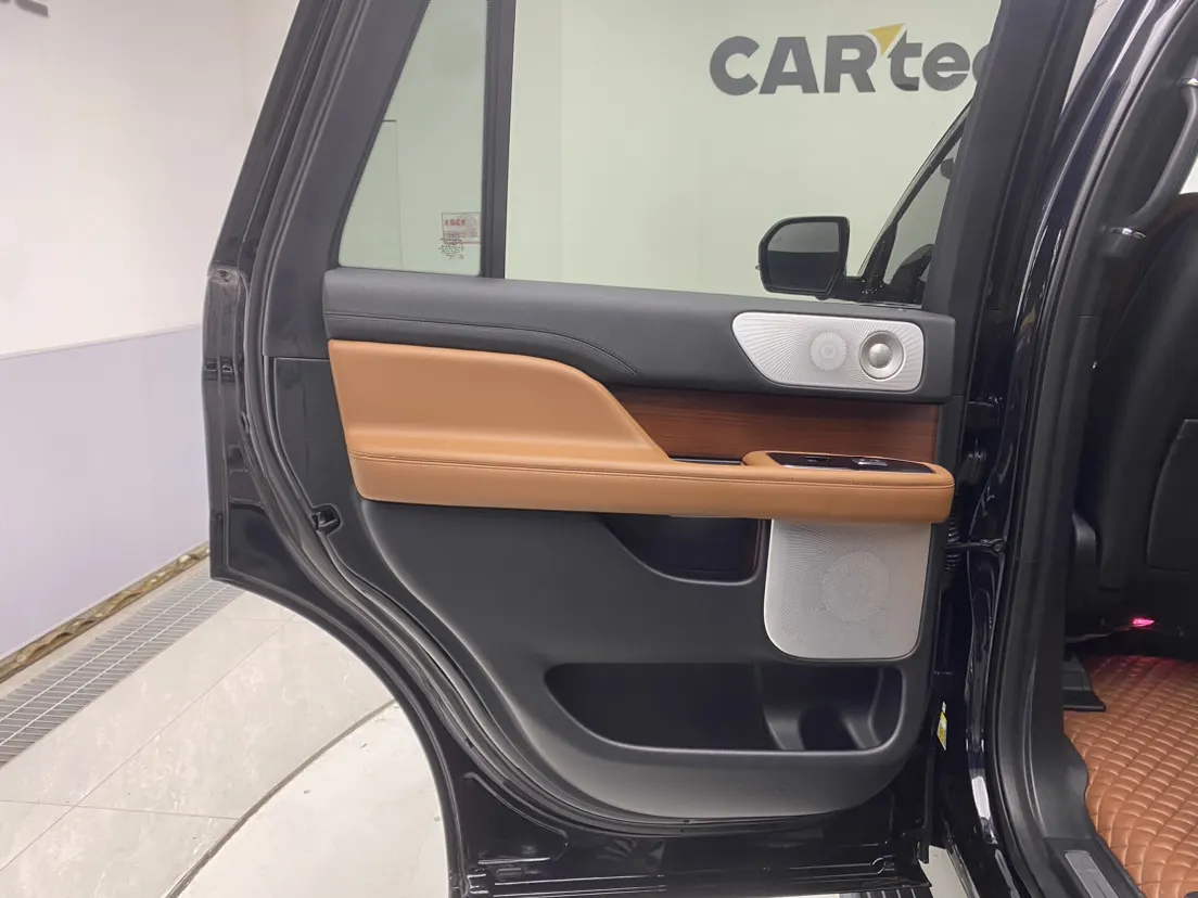 Lincoln Navigator, 2021 16