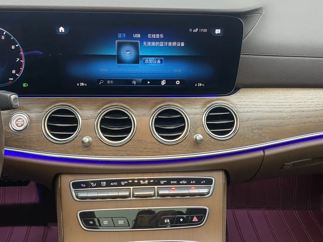 Mercedes-Benz E 300 L, 2023 29