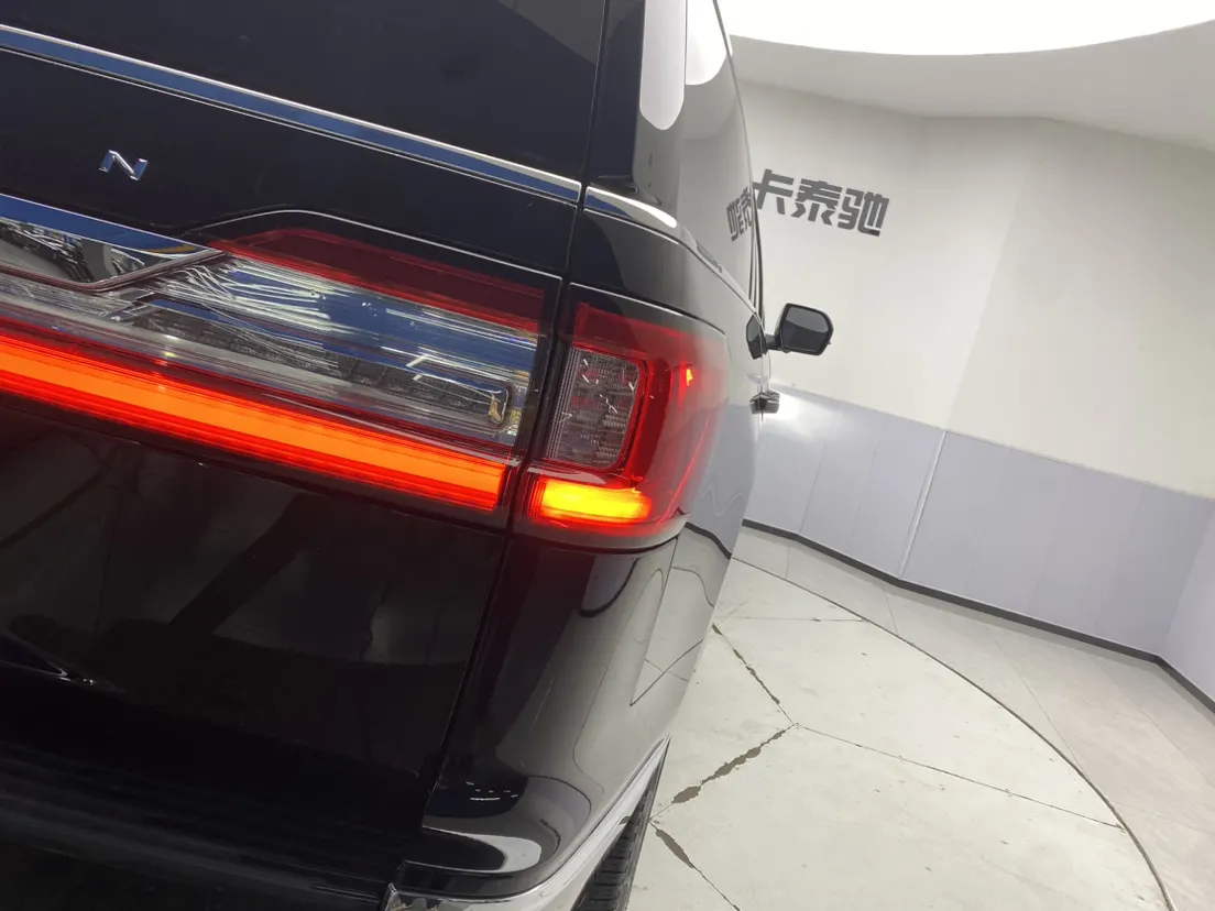 Lincoln Navigator, 2021 10