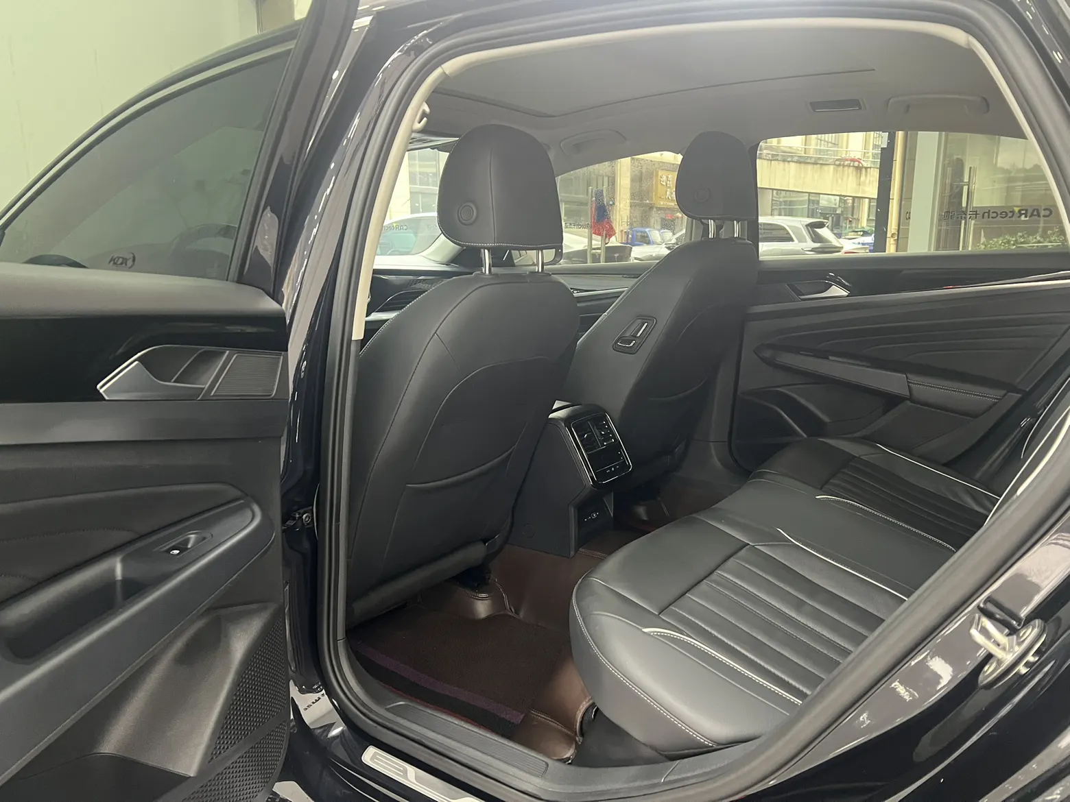 Volkswagen Passat, 2023 13