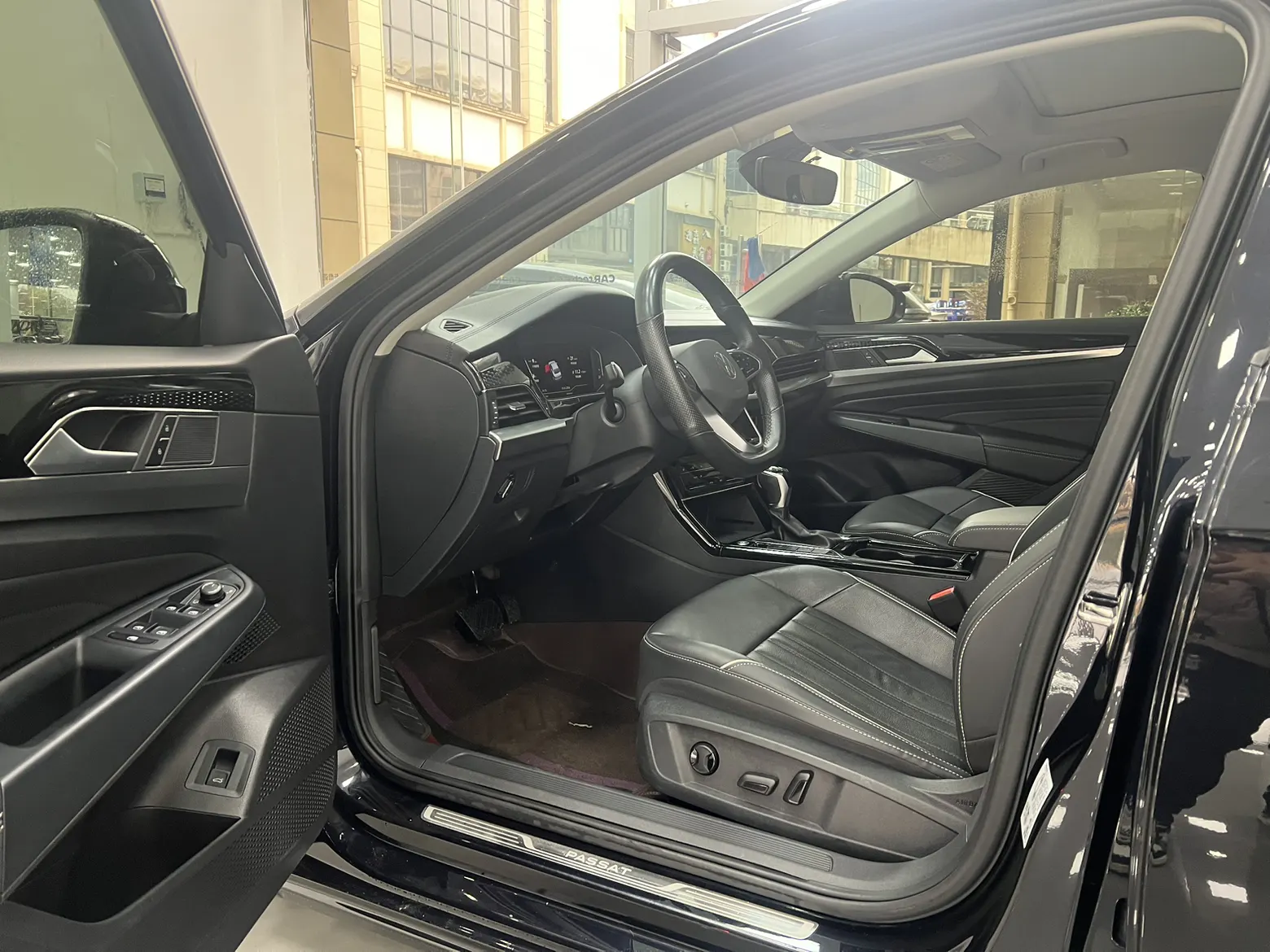 Volkswagen Passat, 2023 11