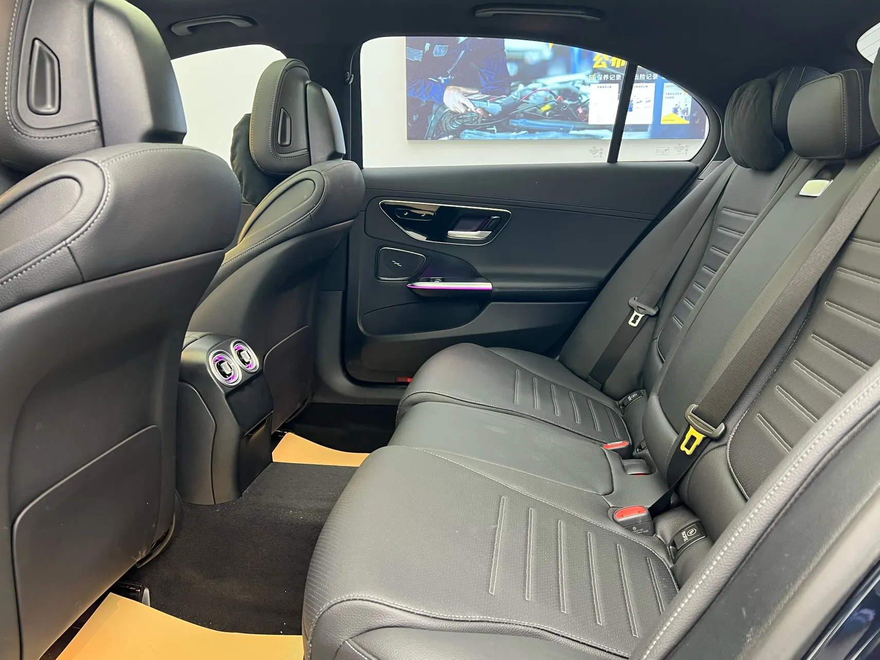 Mercedes-Benz C 260 L, 2024 34