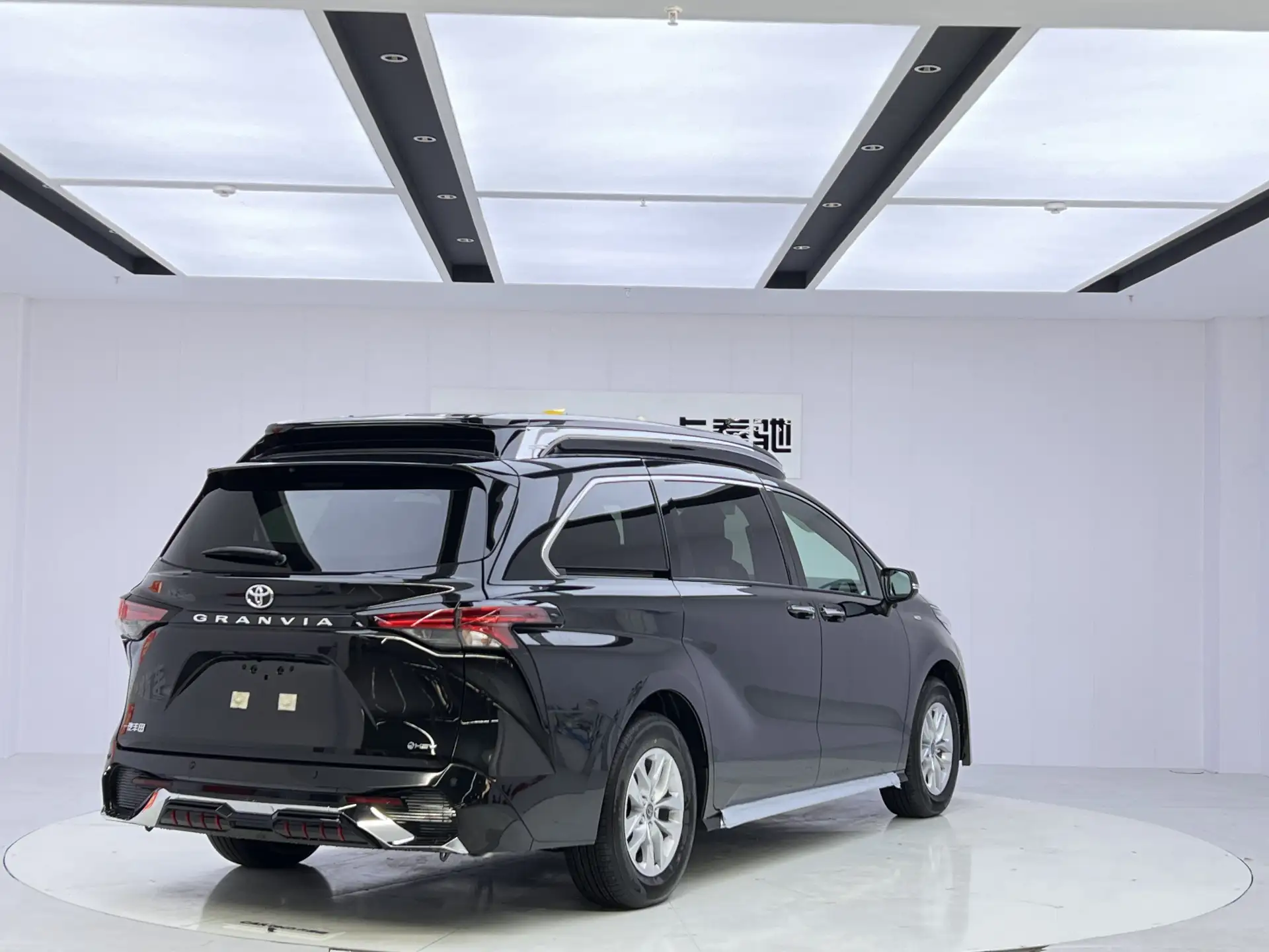 Toyota Granvia, 2025 все фото