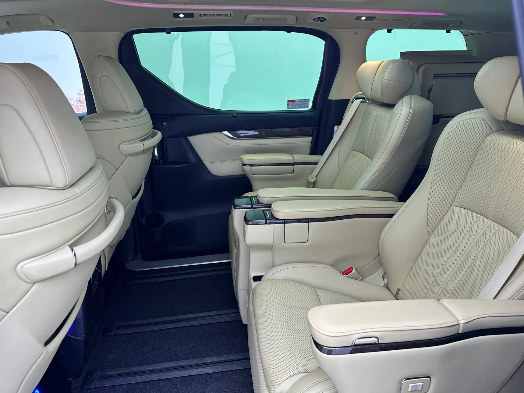 Toyota Alphard, 2022 19