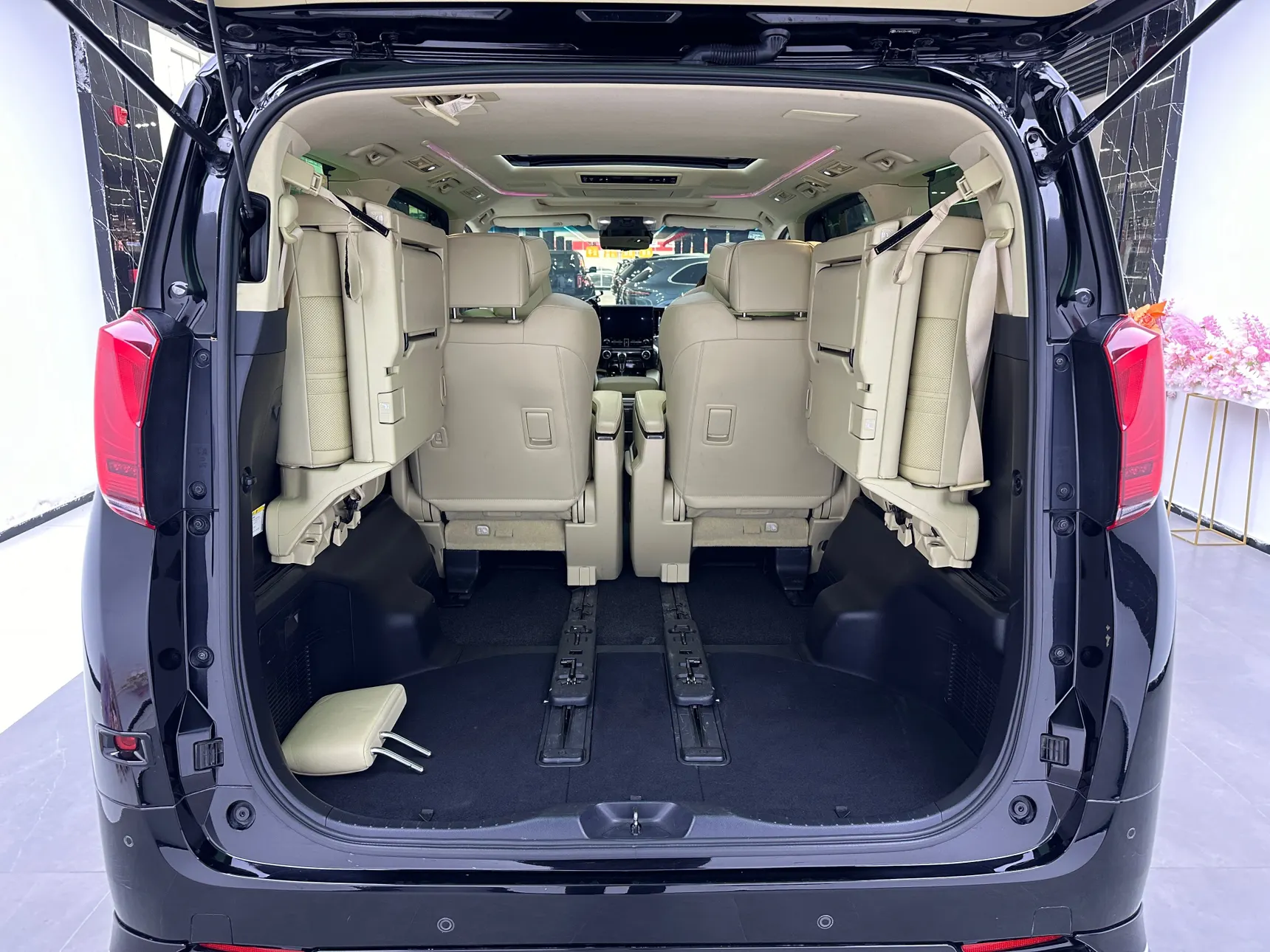 Toyota Alphard, 2022 27