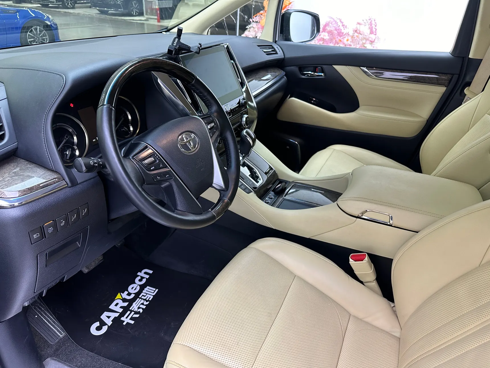 Toyota Alphard, 2022 17
