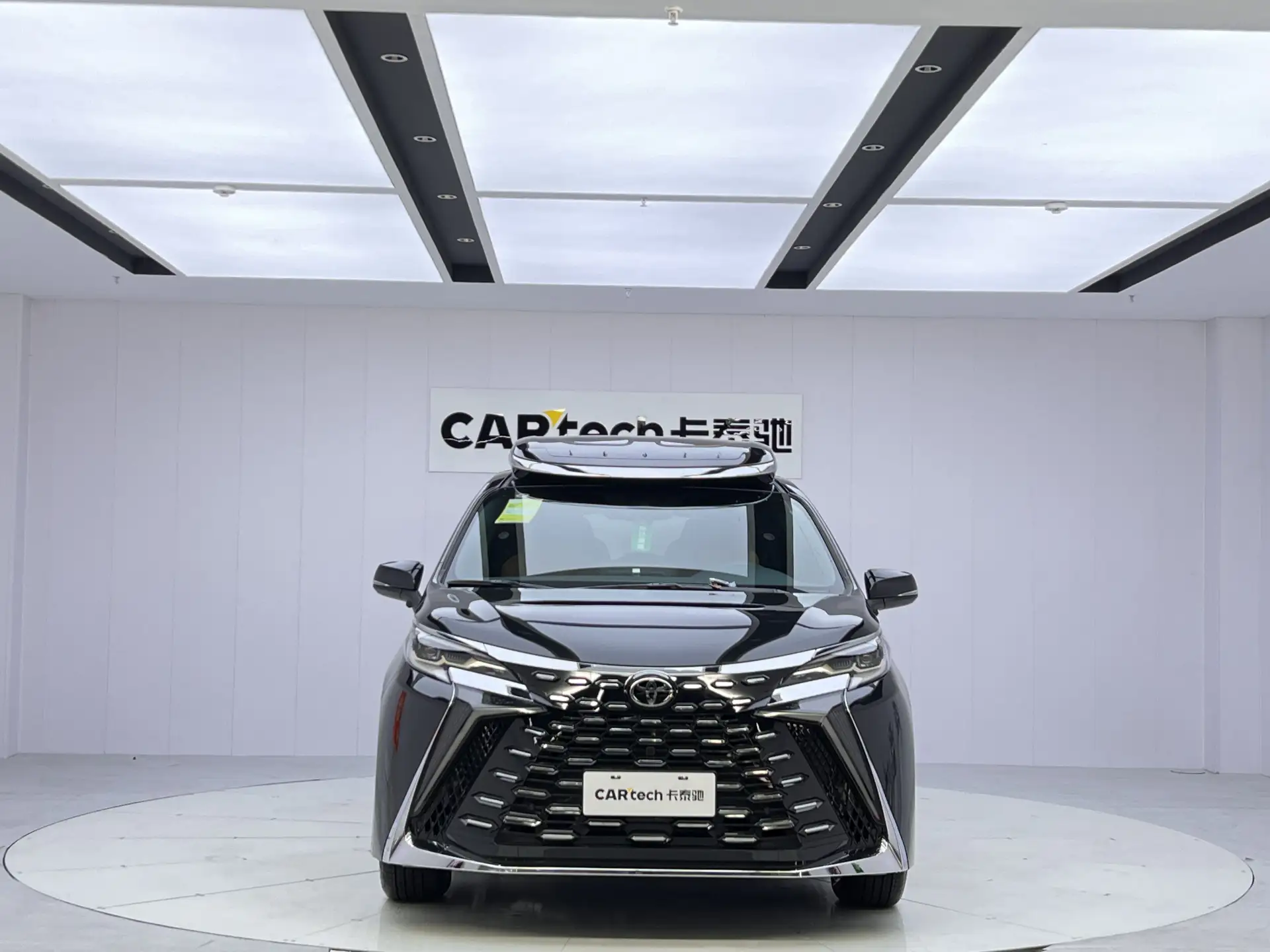 Toyota Granvia, 2025 3