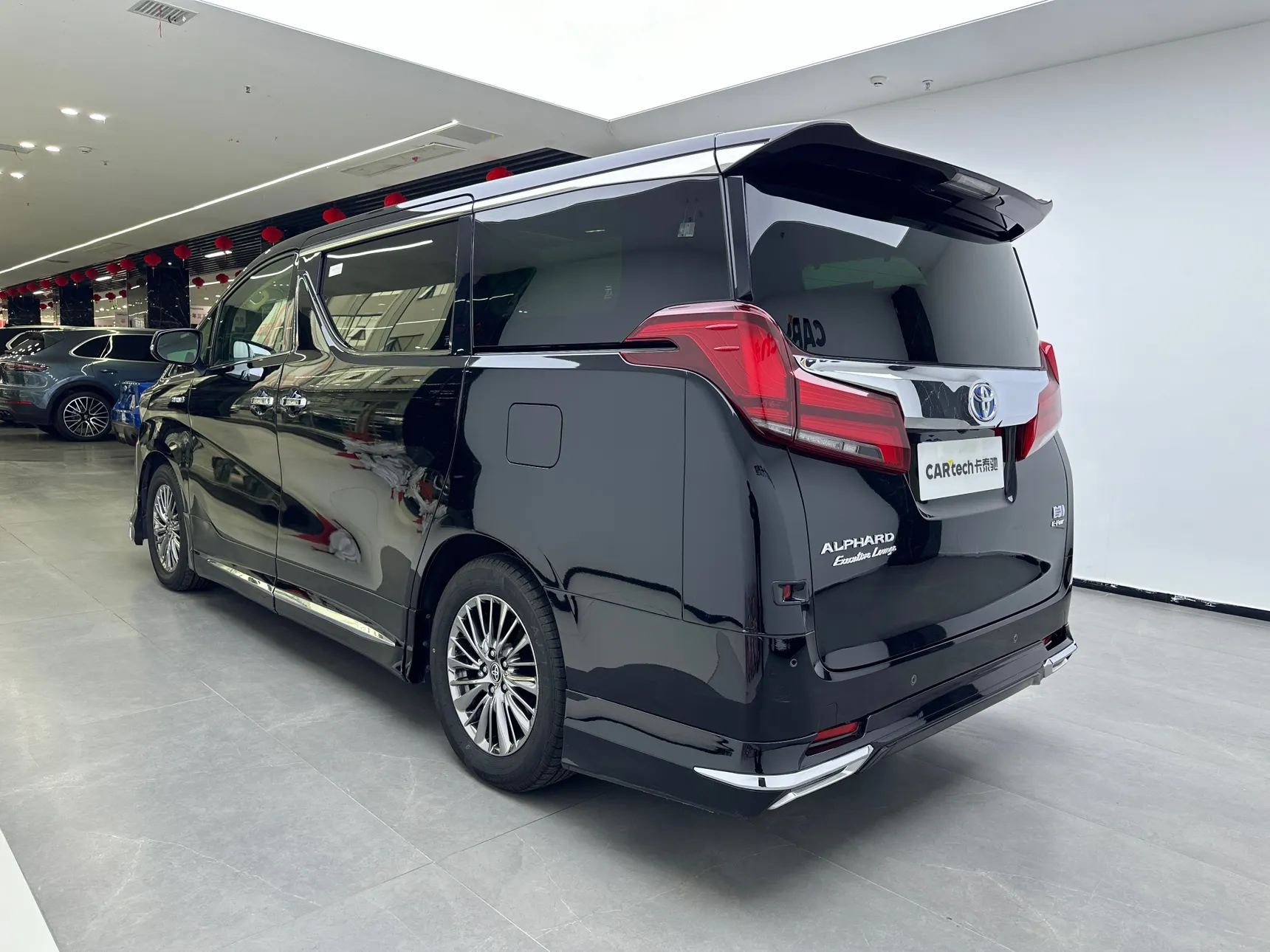 Toyota Alphard, 2022 7