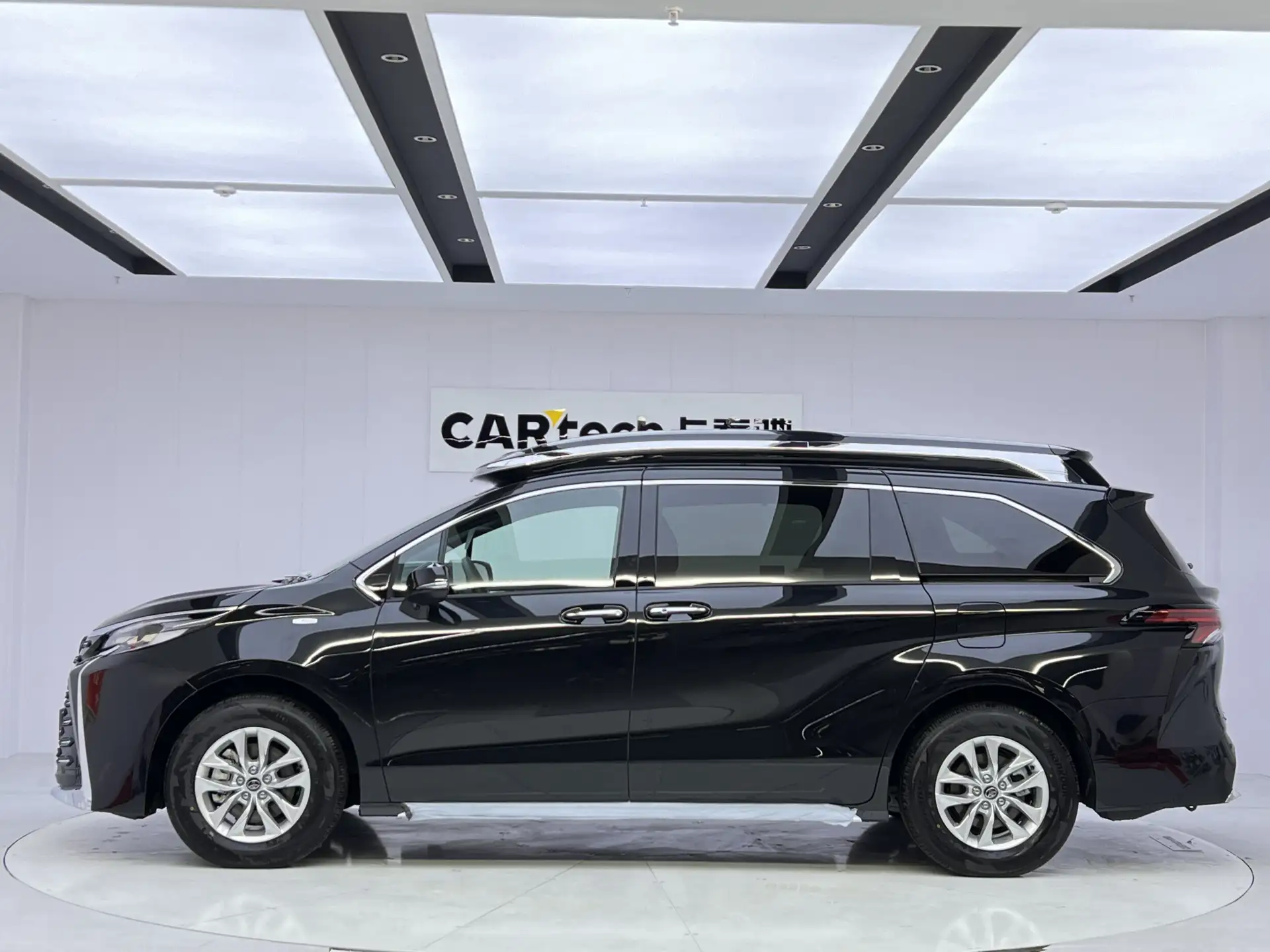 Toyota Granvia, 2025 8