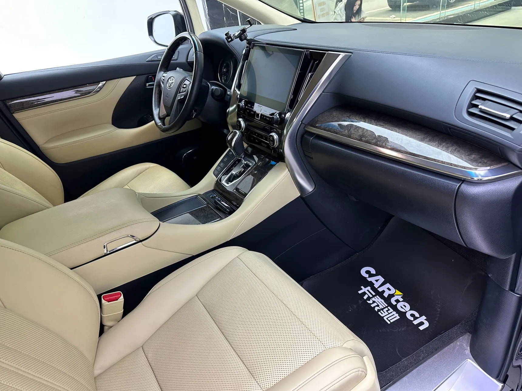 Toyota Alphard, 2022 18