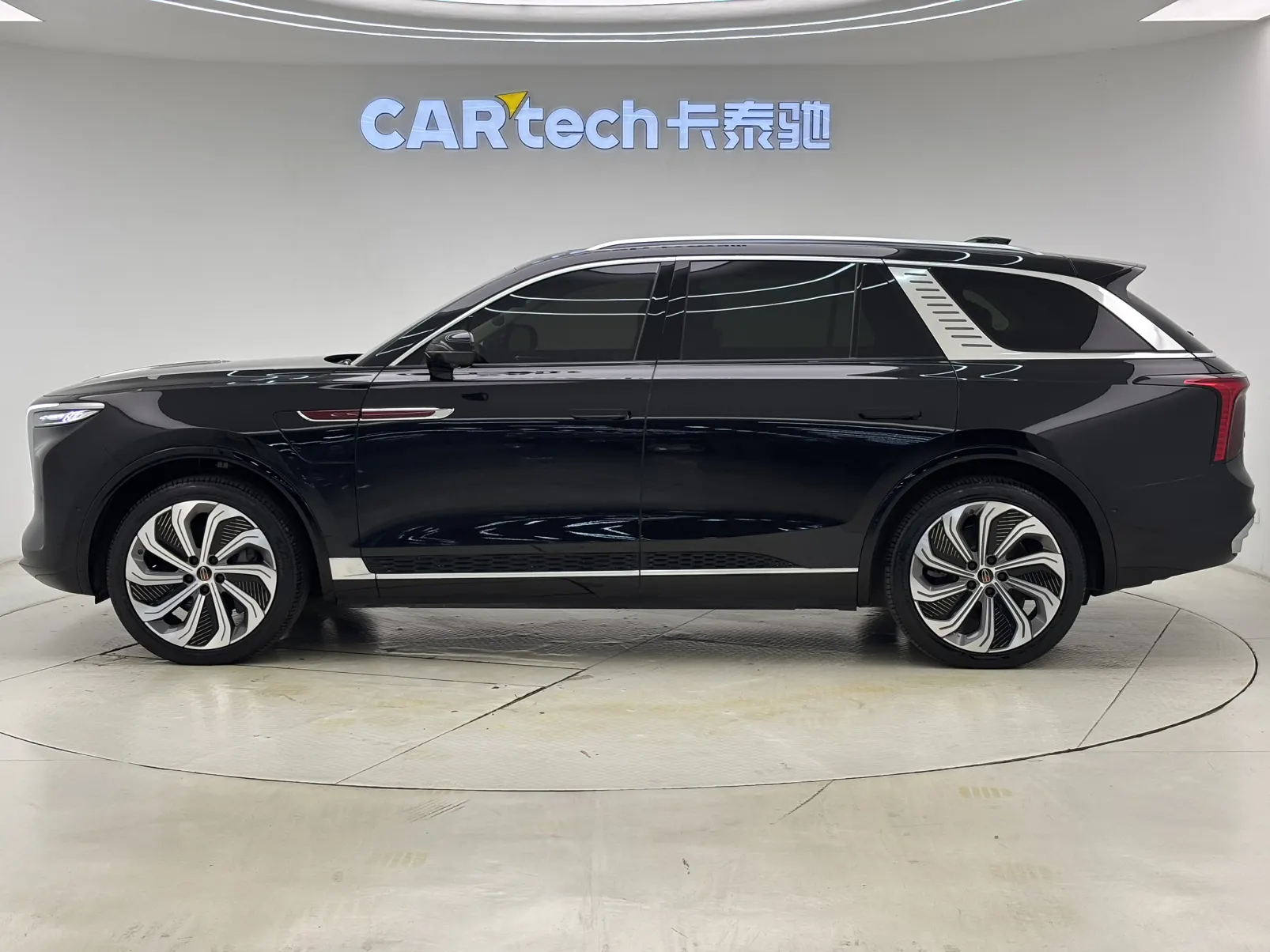 Hongqi E-HS9, 2023 2