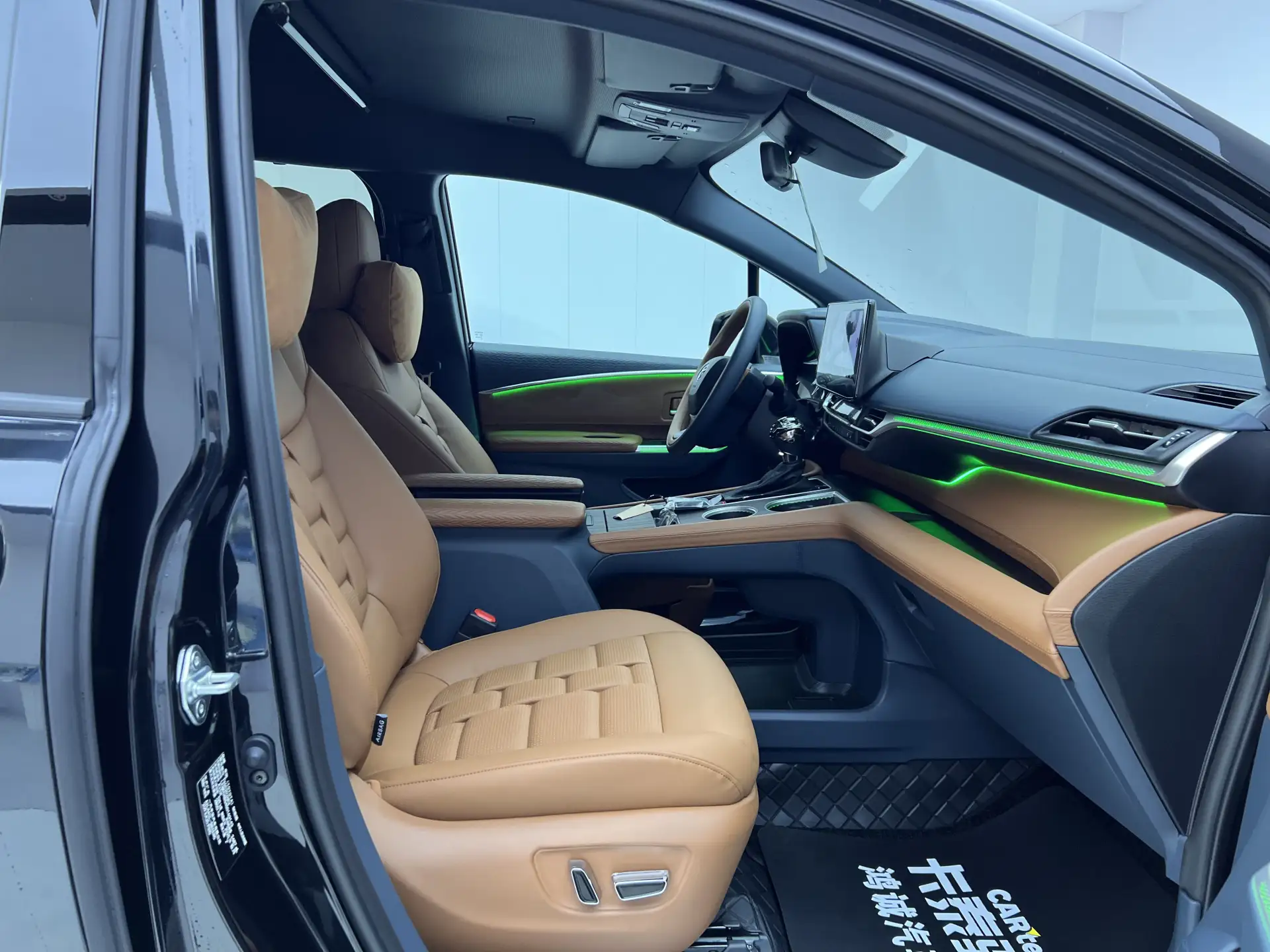 Toyota Granvia, 2025 24
