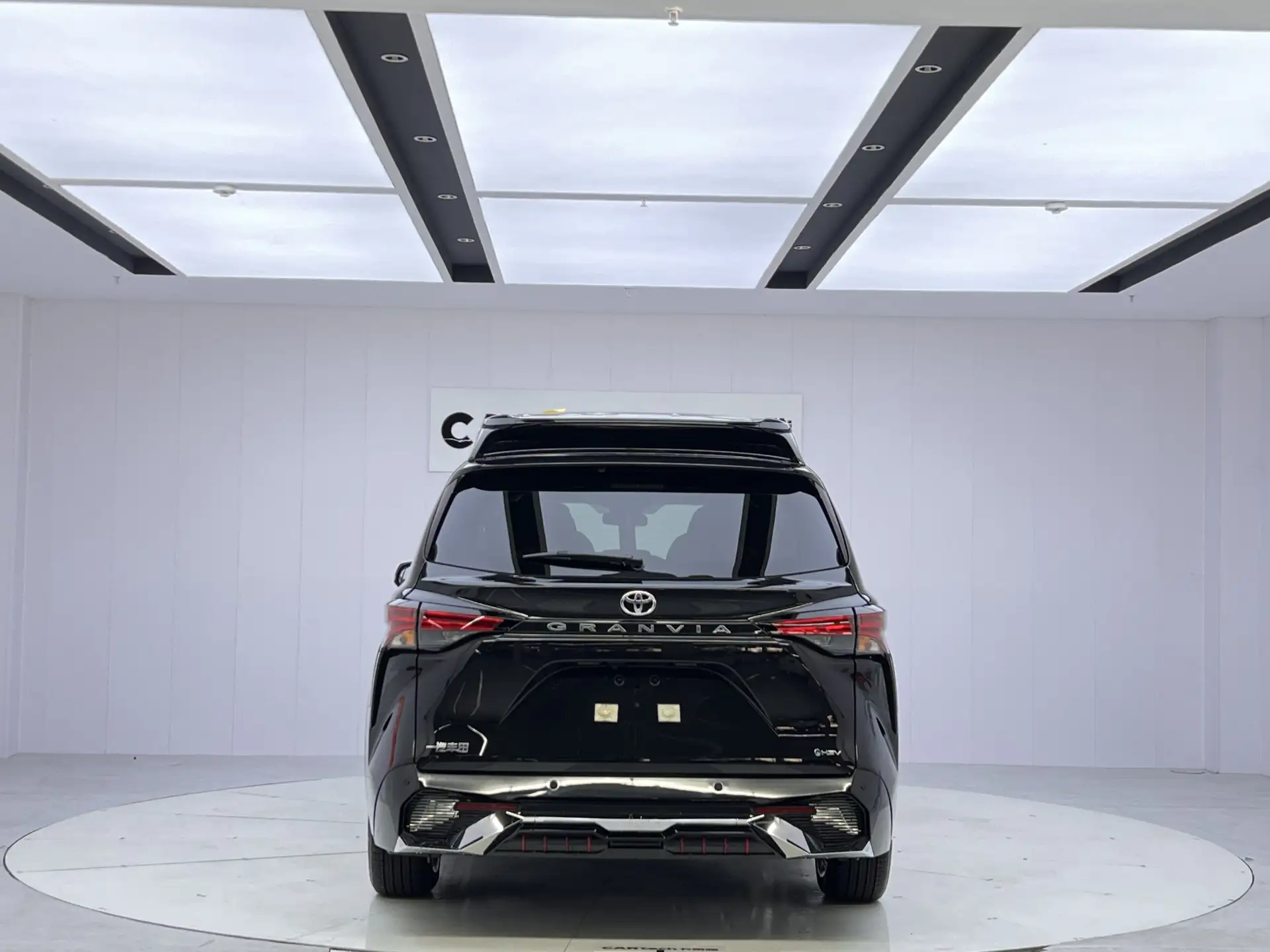 Toyota Granvia, 2025 6