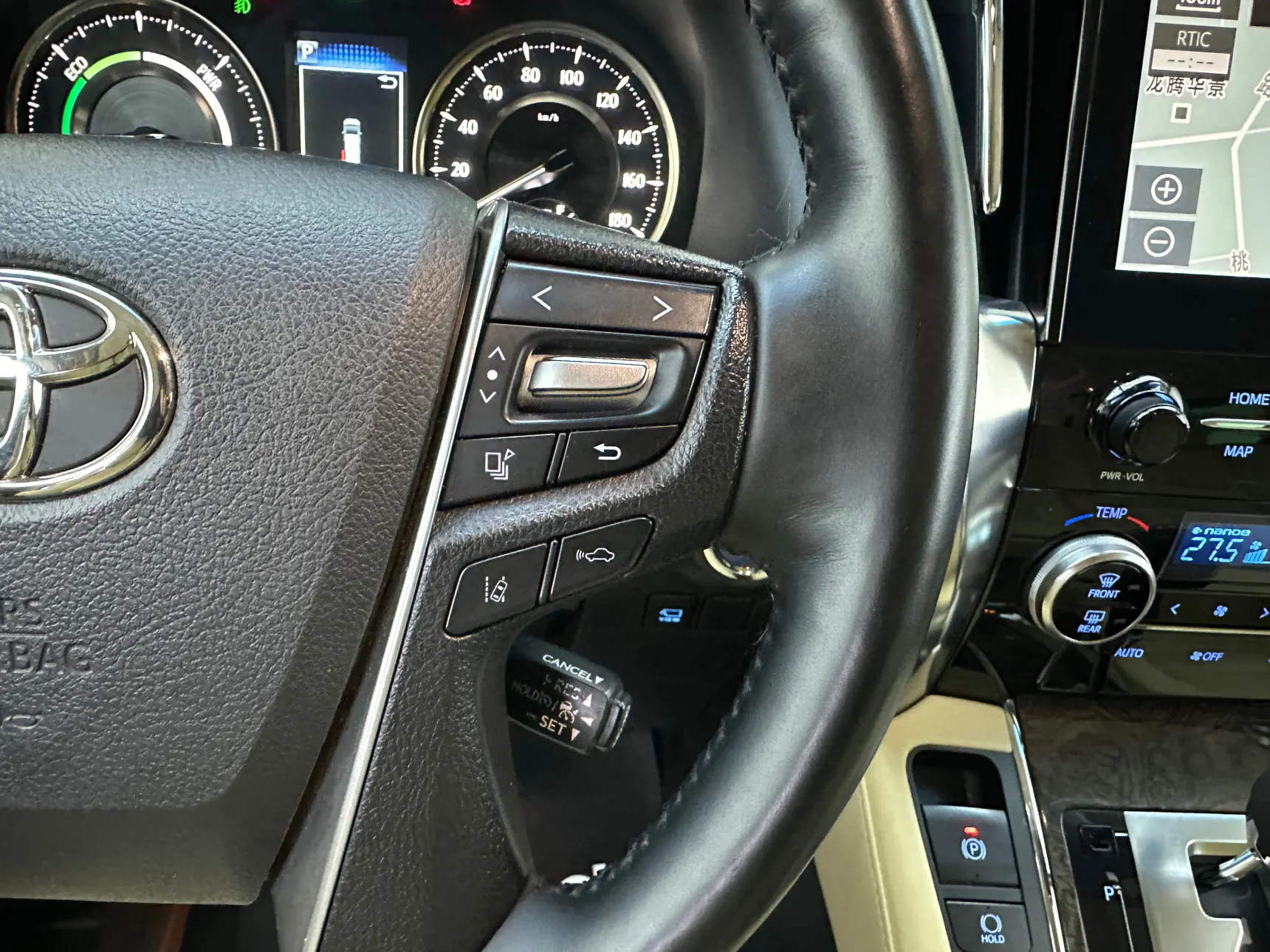 Toyota Alphard, 2022 25