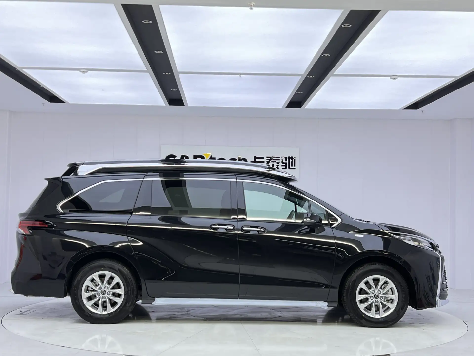 Toyota Granvia, 2025 4
