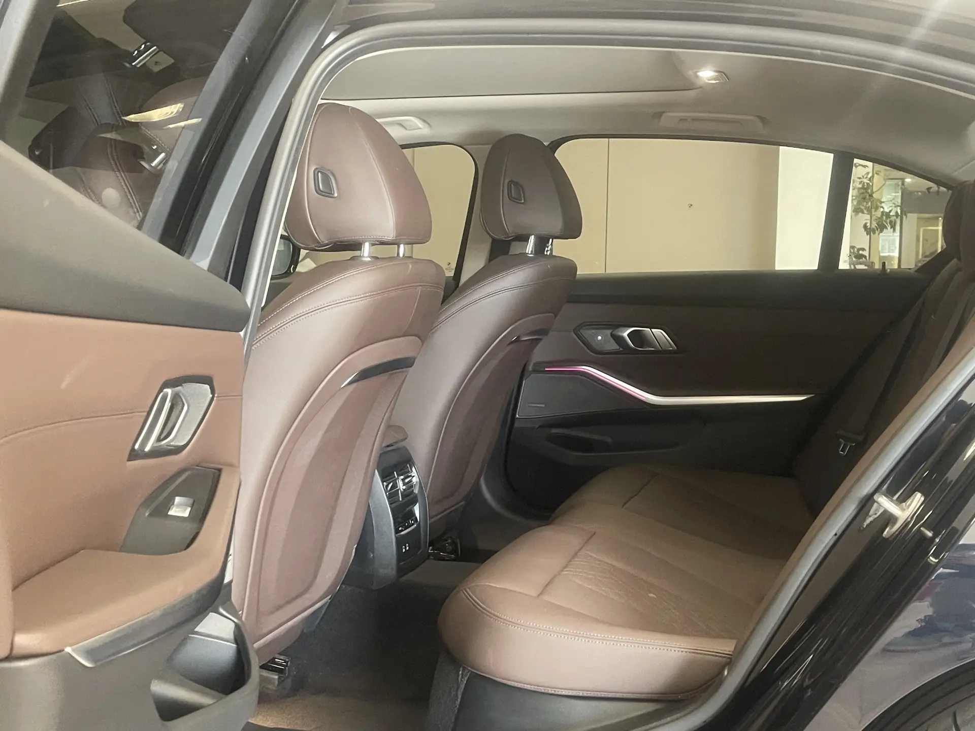BMW 325Li, 2024 19