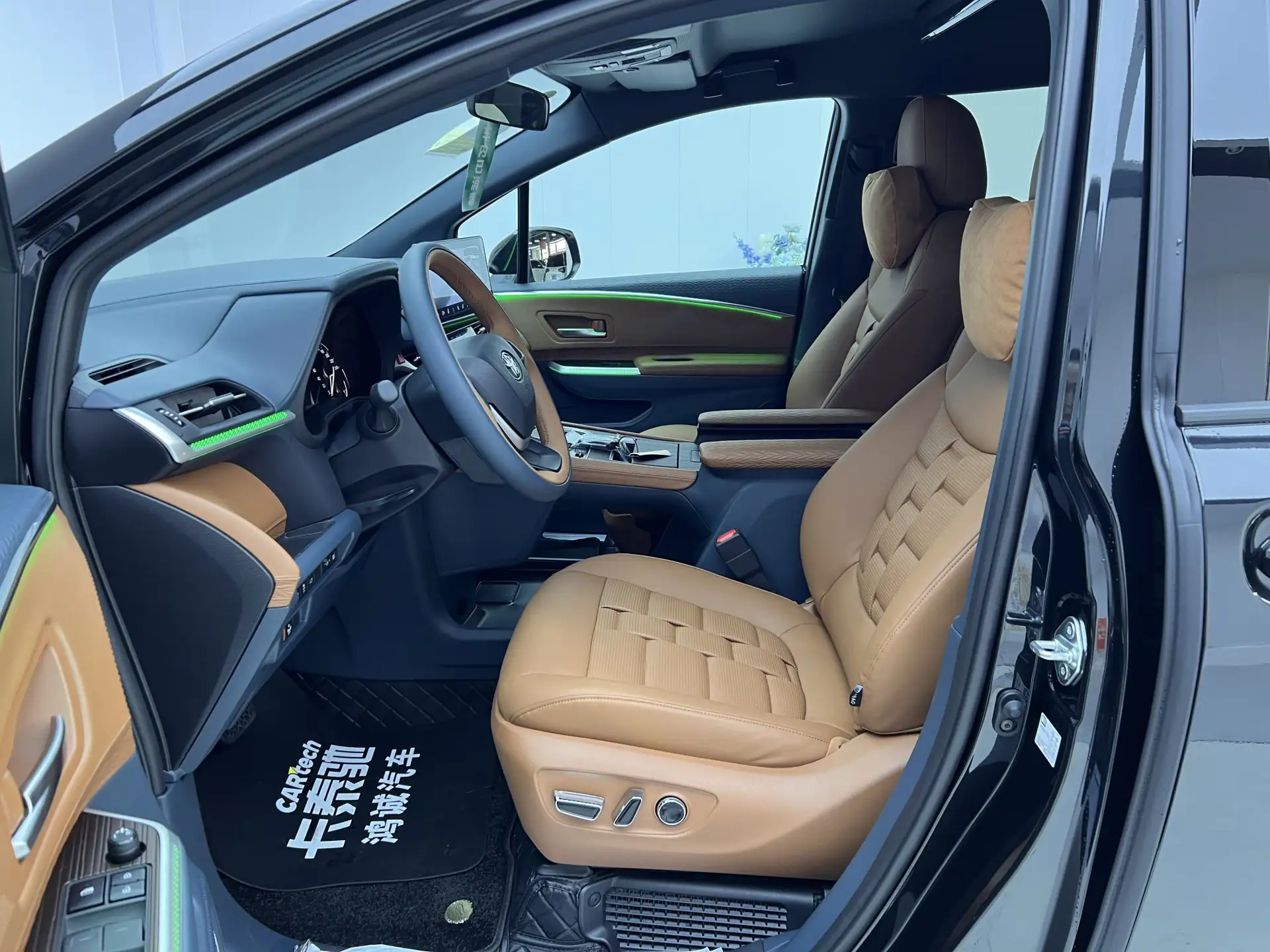 Toyota Granvia, 2025 23