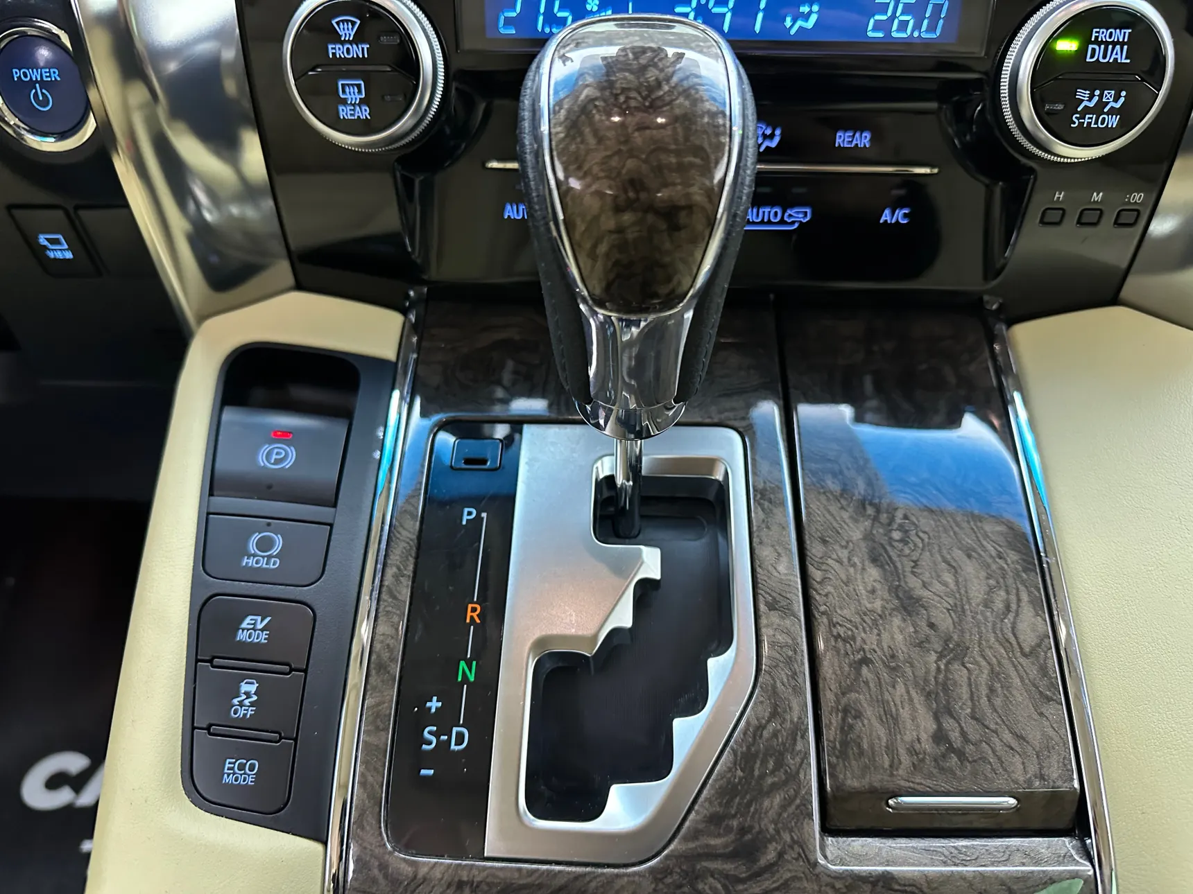 Toyota Alphard, 2022 20
