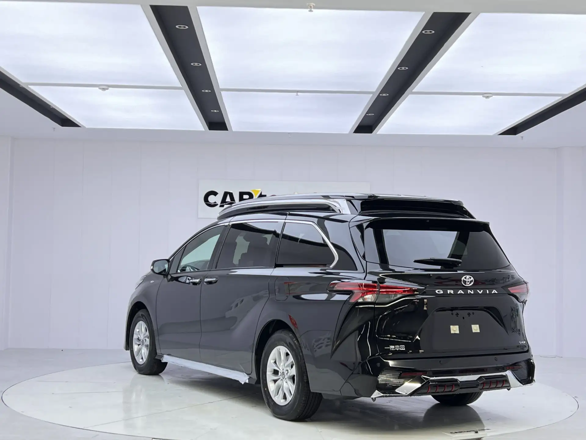 Toyota Granvia, 2025 7