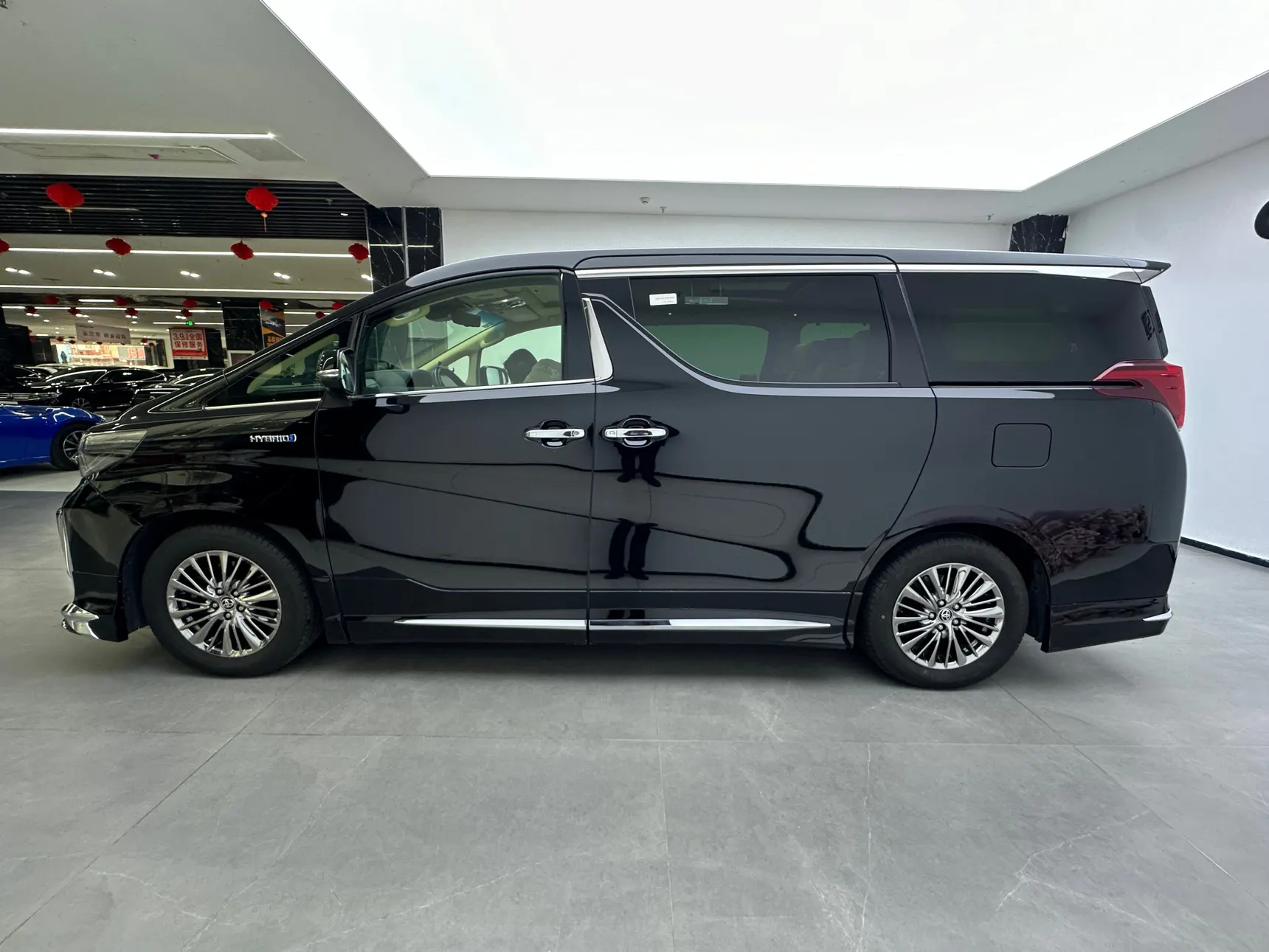 Toyota Alphard, 2022 8