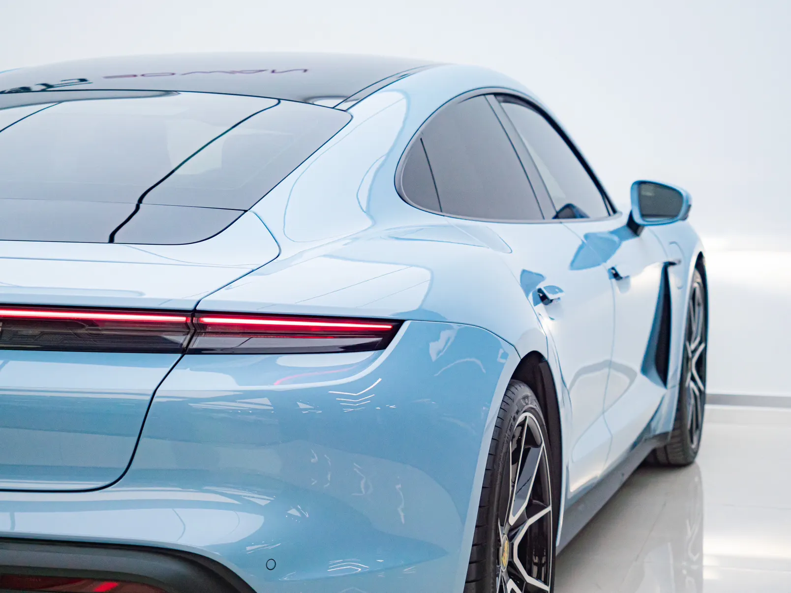 Porsche Taycan, 2023 9