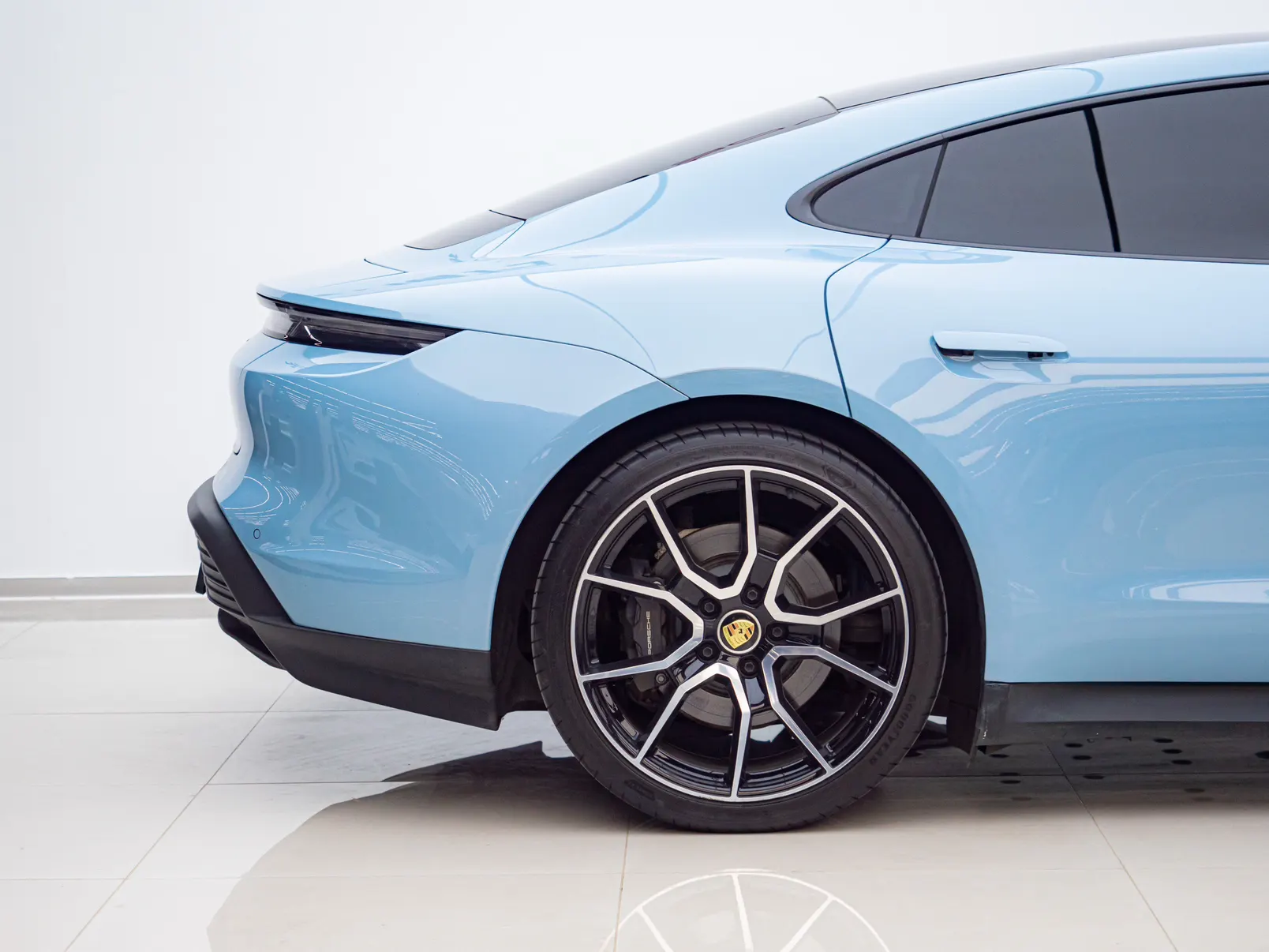 Porsche Taycan, 2023 10