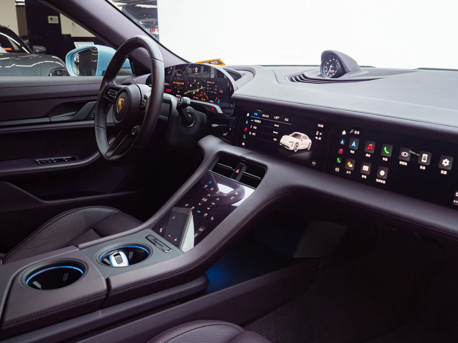 Porsche Taycan, 2023 18
