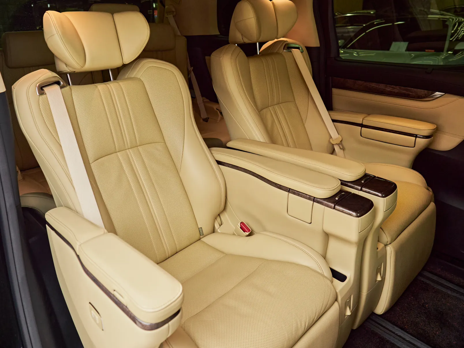 Toyota Vellfire, 2021 12