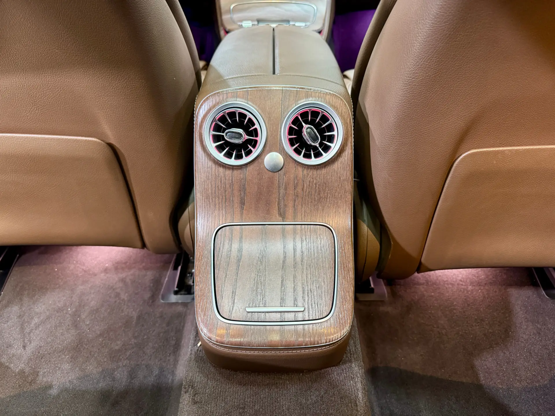 Mercedes-Benz E 300 L, 2022 26